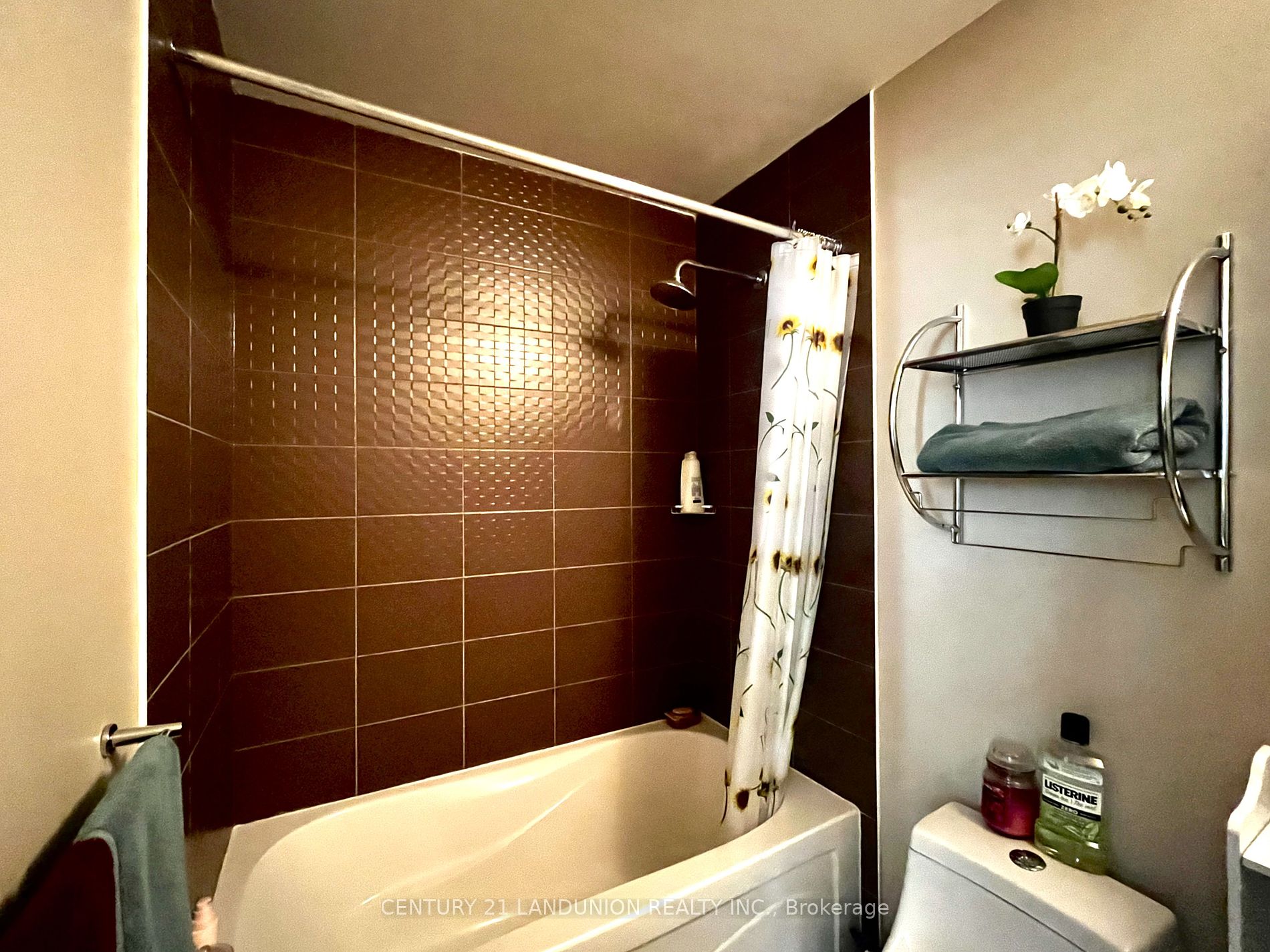 500 Sherbourne St 03 Property Photo 3