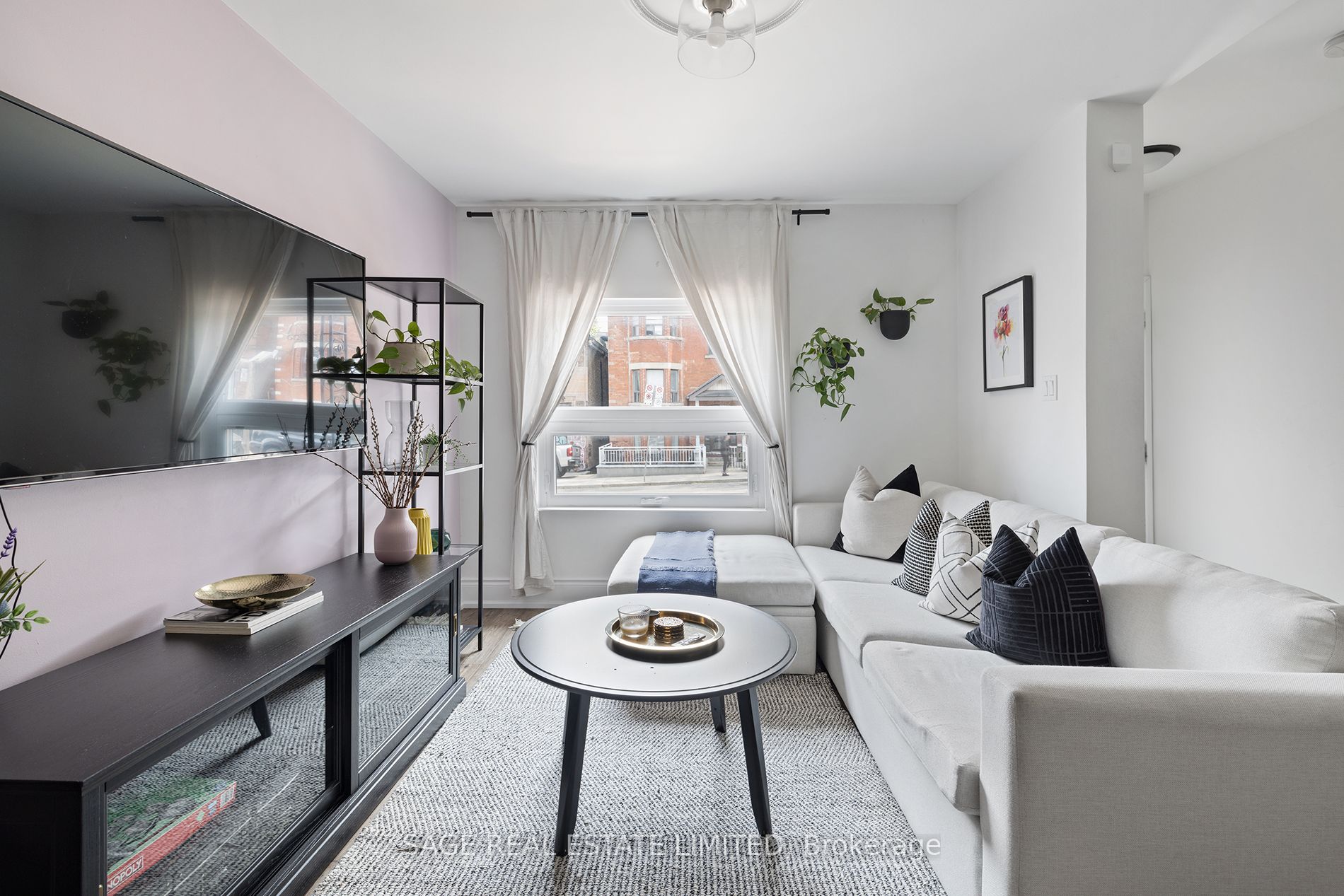 296 Ossington Ave Property Photo 4