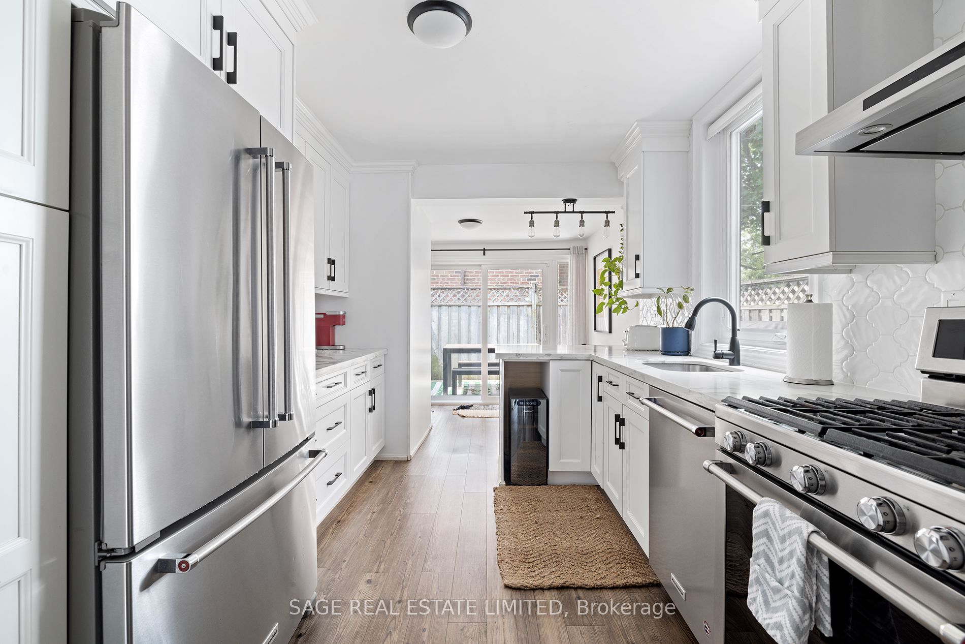 296 Ossington Ave Property Photo 10