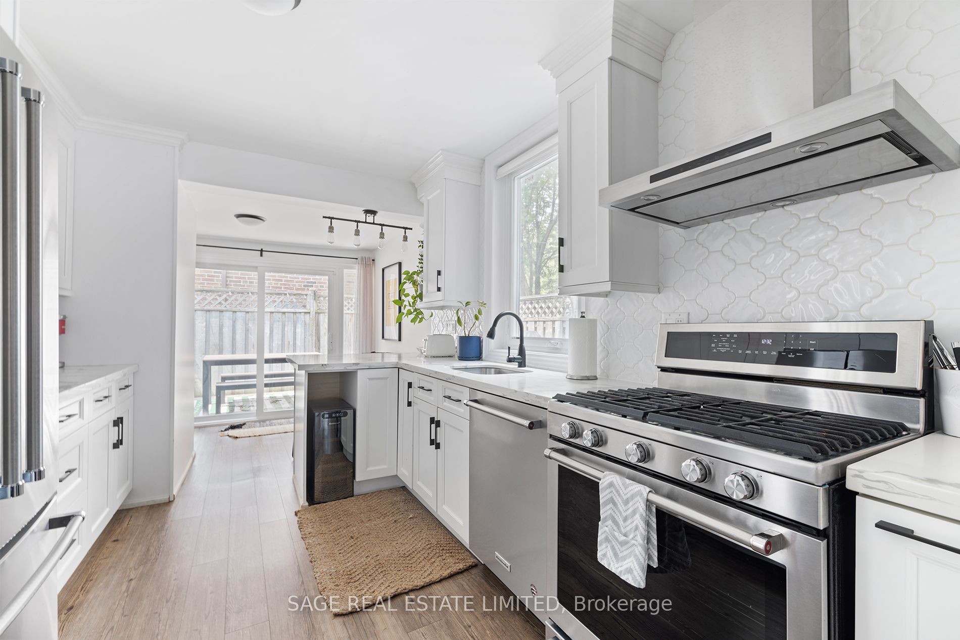296 Ossington Ave Property Photo 11