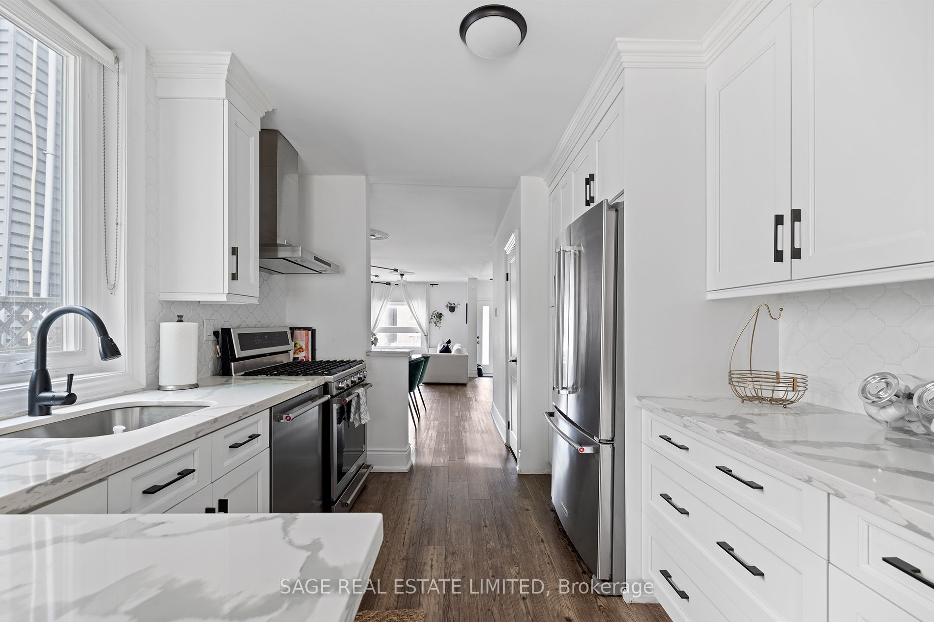 296 Ossington Ave Property Photo 13