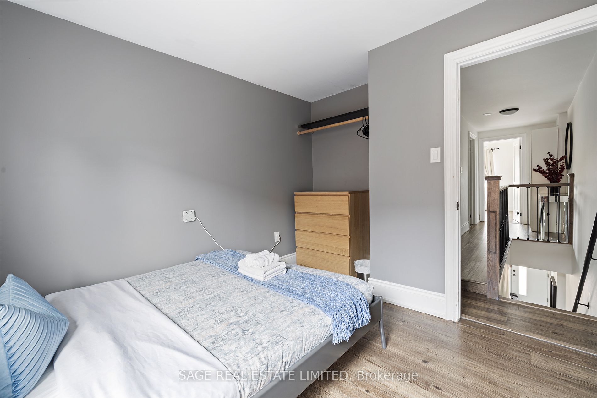 296 Ossington Ave Property Photo 16