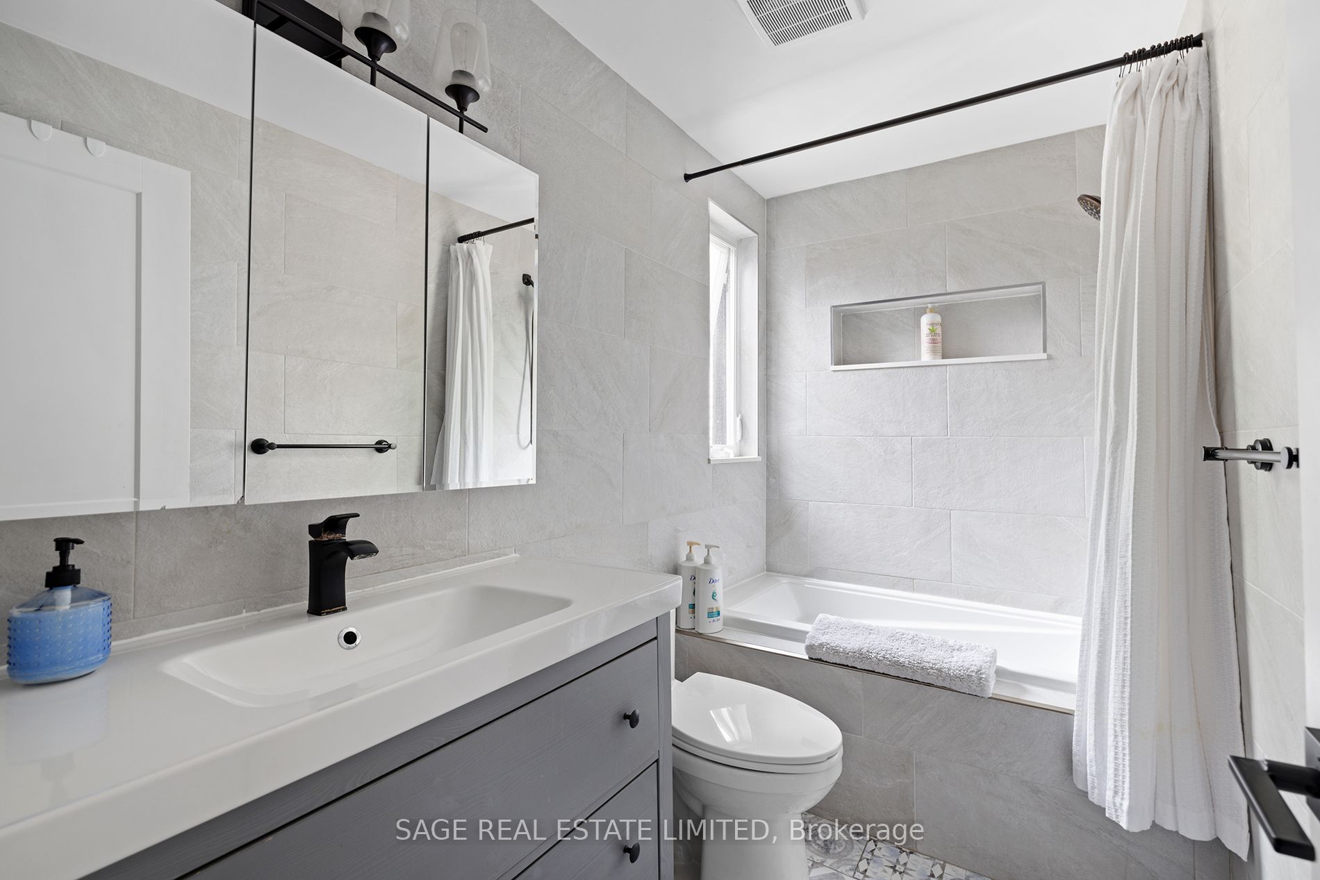 296 Ossington Ave Property Photo 17