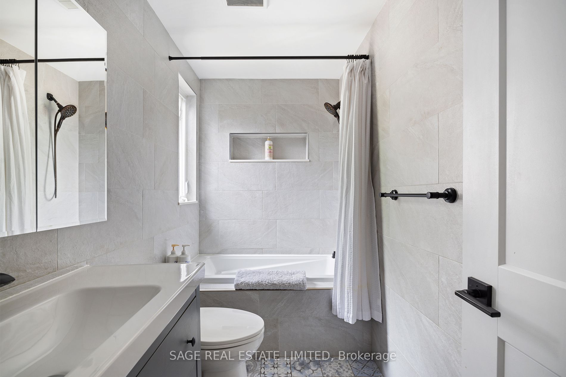 296 Ossington Ave Property Photo 18