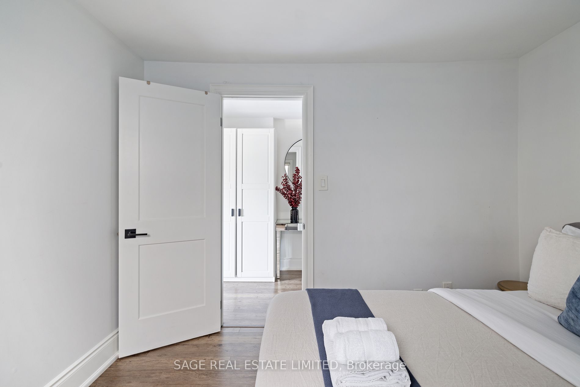 296 Ossington Ave Property Photo 20