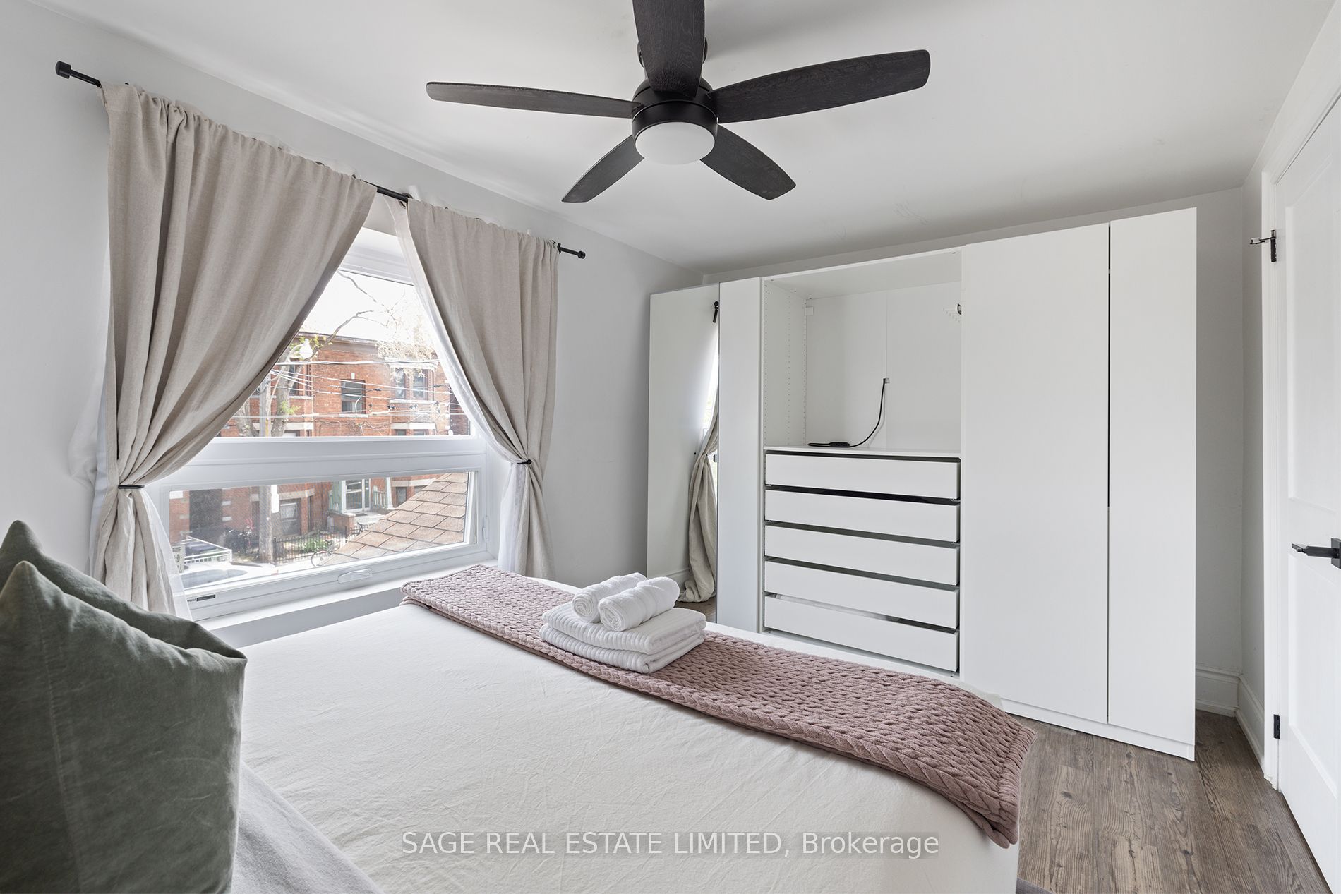 296 Ossington Ave Property Photo 23