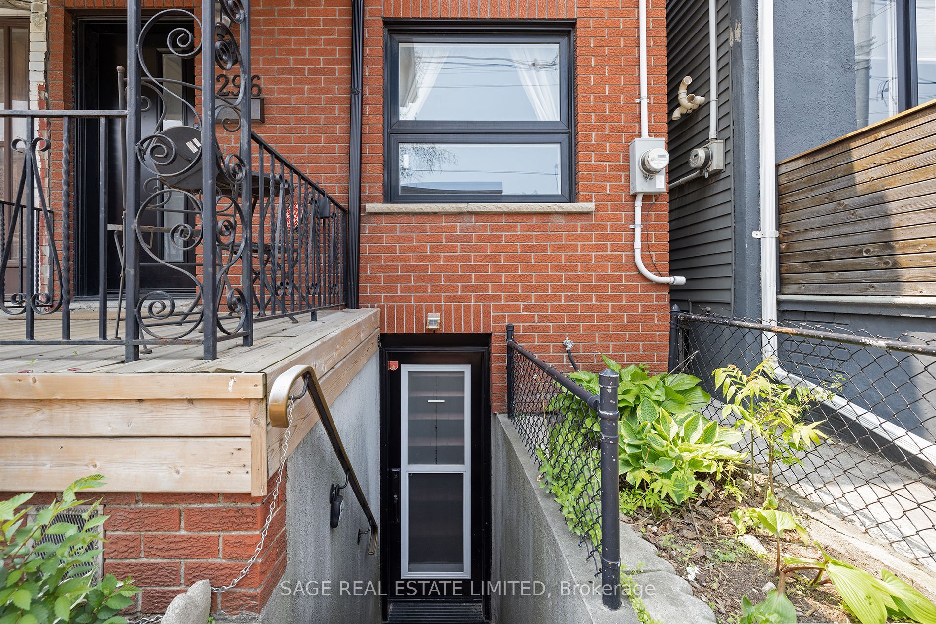 296 Ossington Ave Property Photo 28