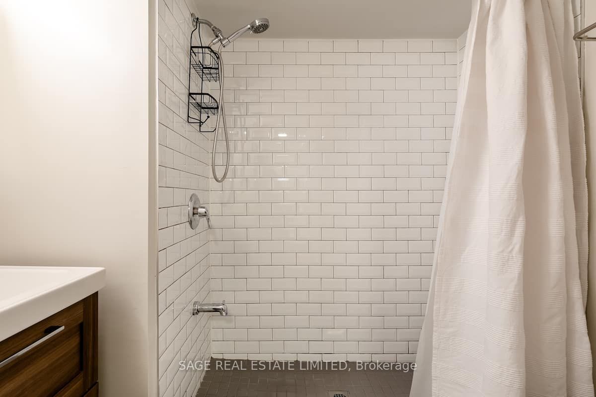 296 Ossington Ave Property Photo 31