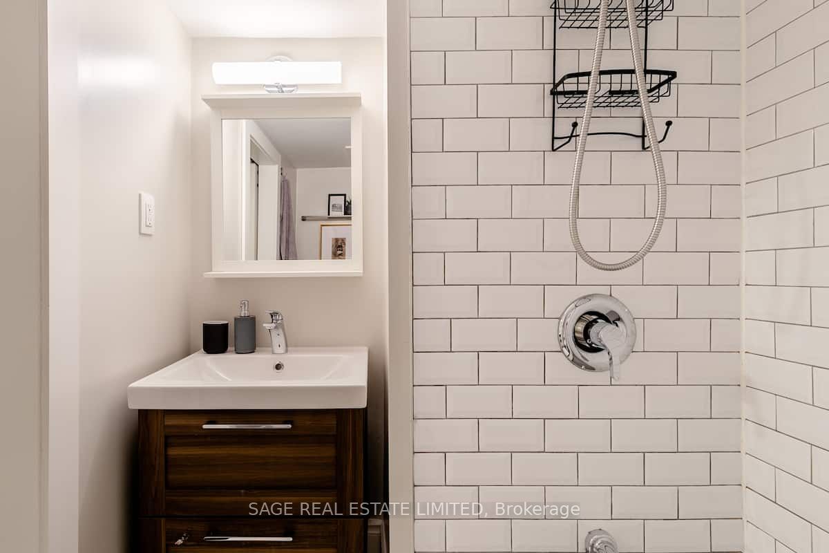 296 Ossington Ave Property Photo 33