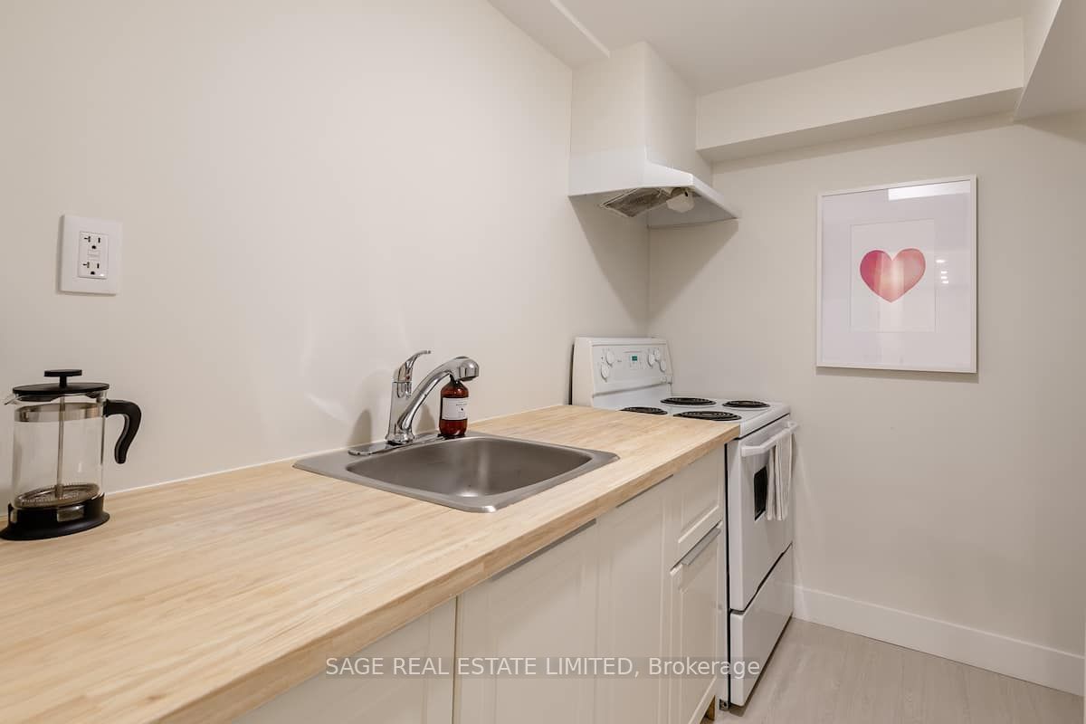 296 Ossington Ave Property Photo 35