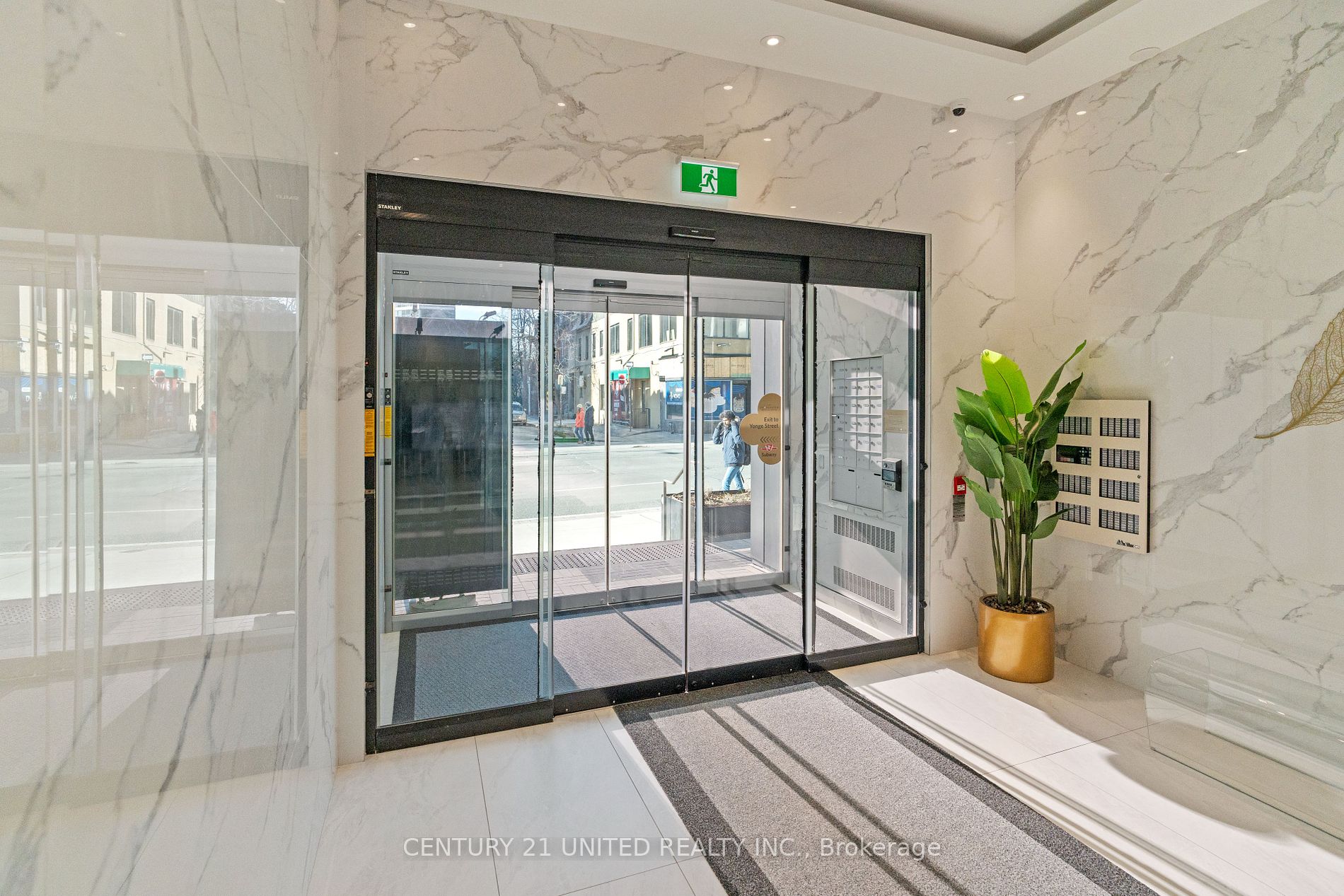 591 Yonge St Property Photo 8