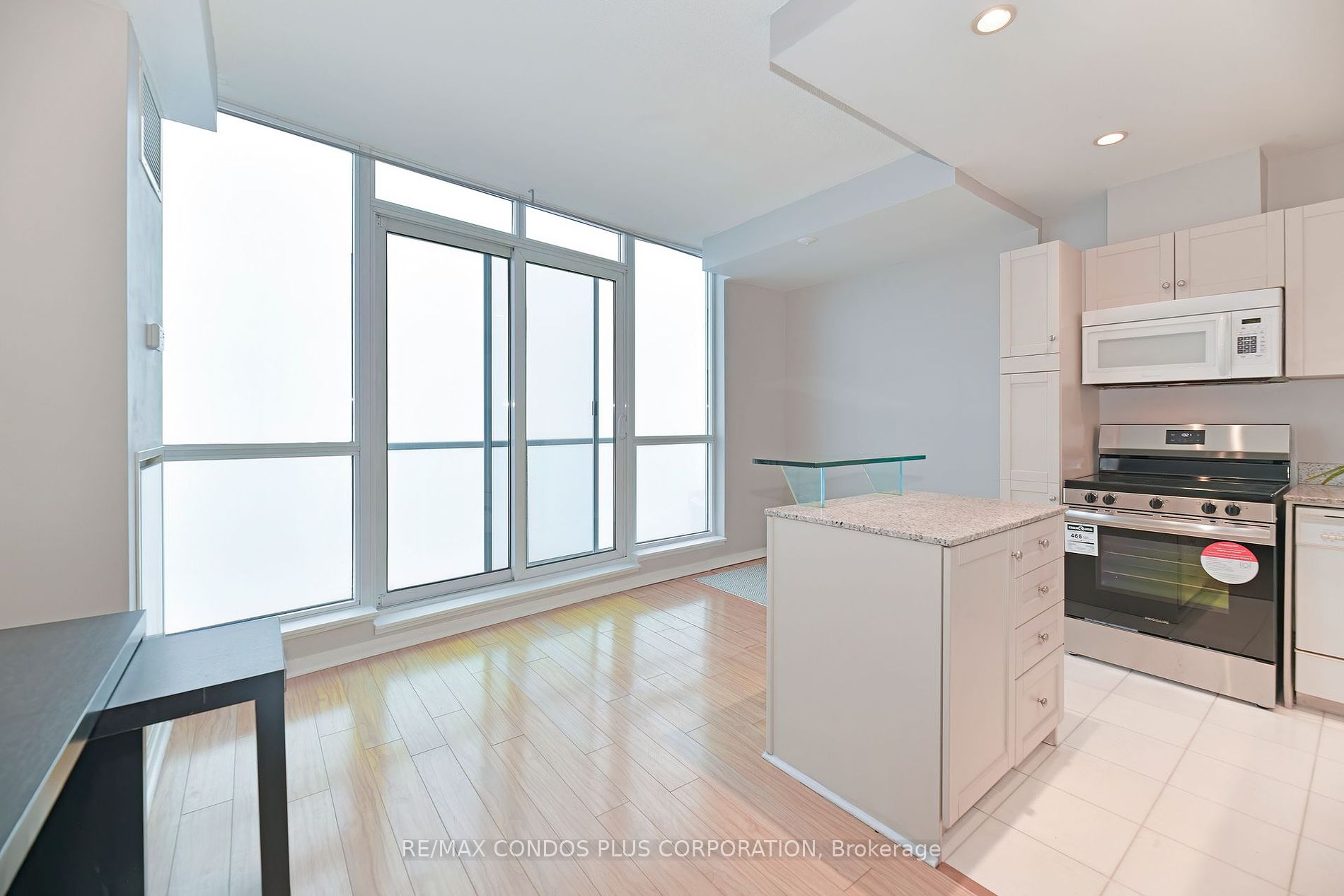 208 Queens Quay W 08 Property Photo 3