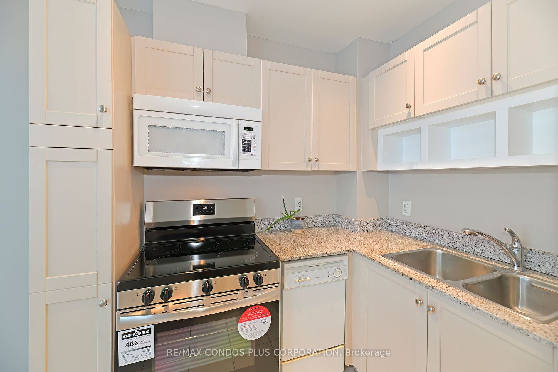 208 Queens Quay W 08 Property Photo 5