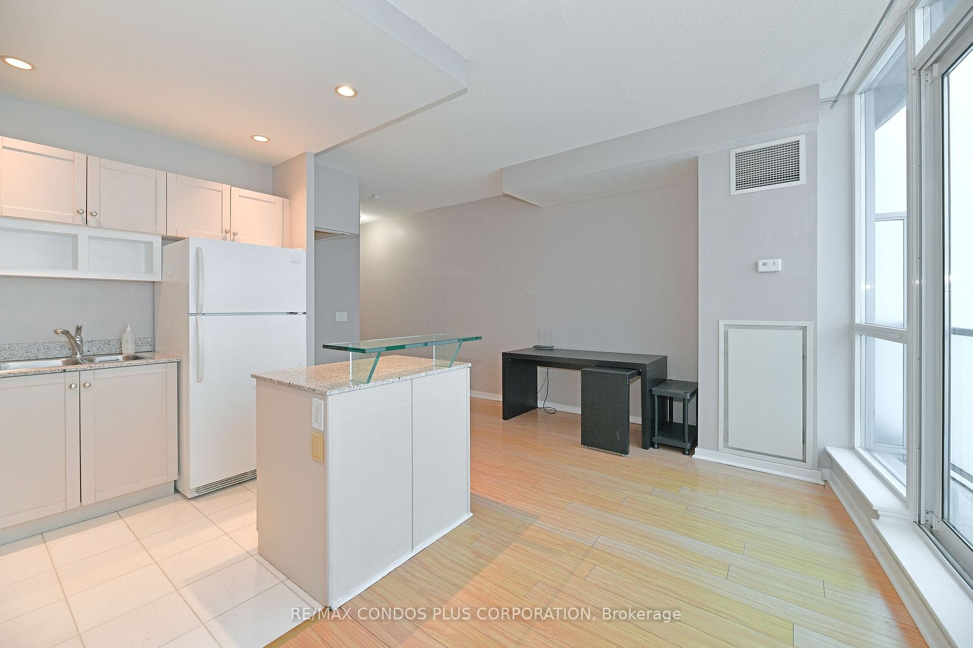 208 Queens Quay W 08 Property Photo 6