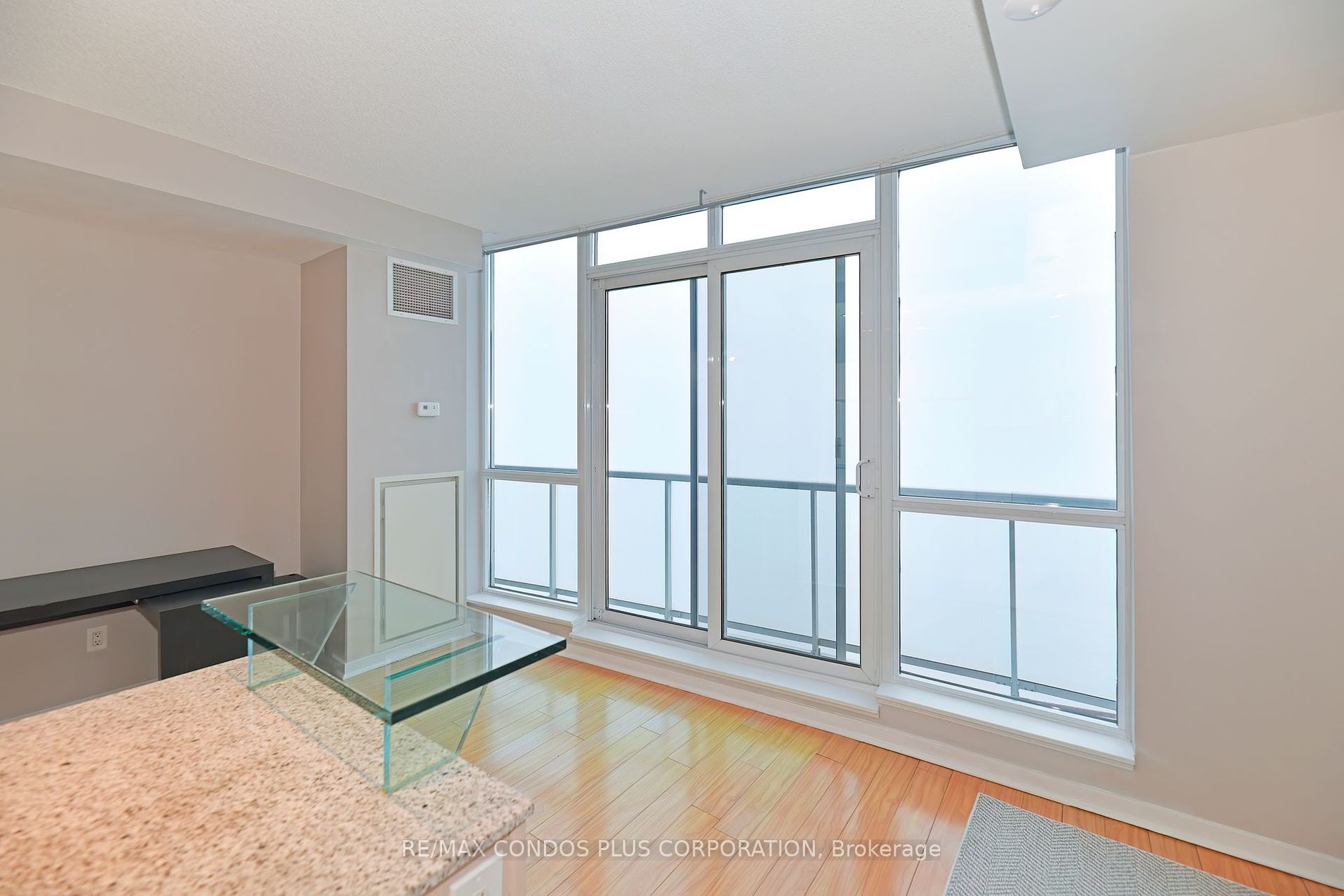 208 Queens Quay W 08 Property Photo 8