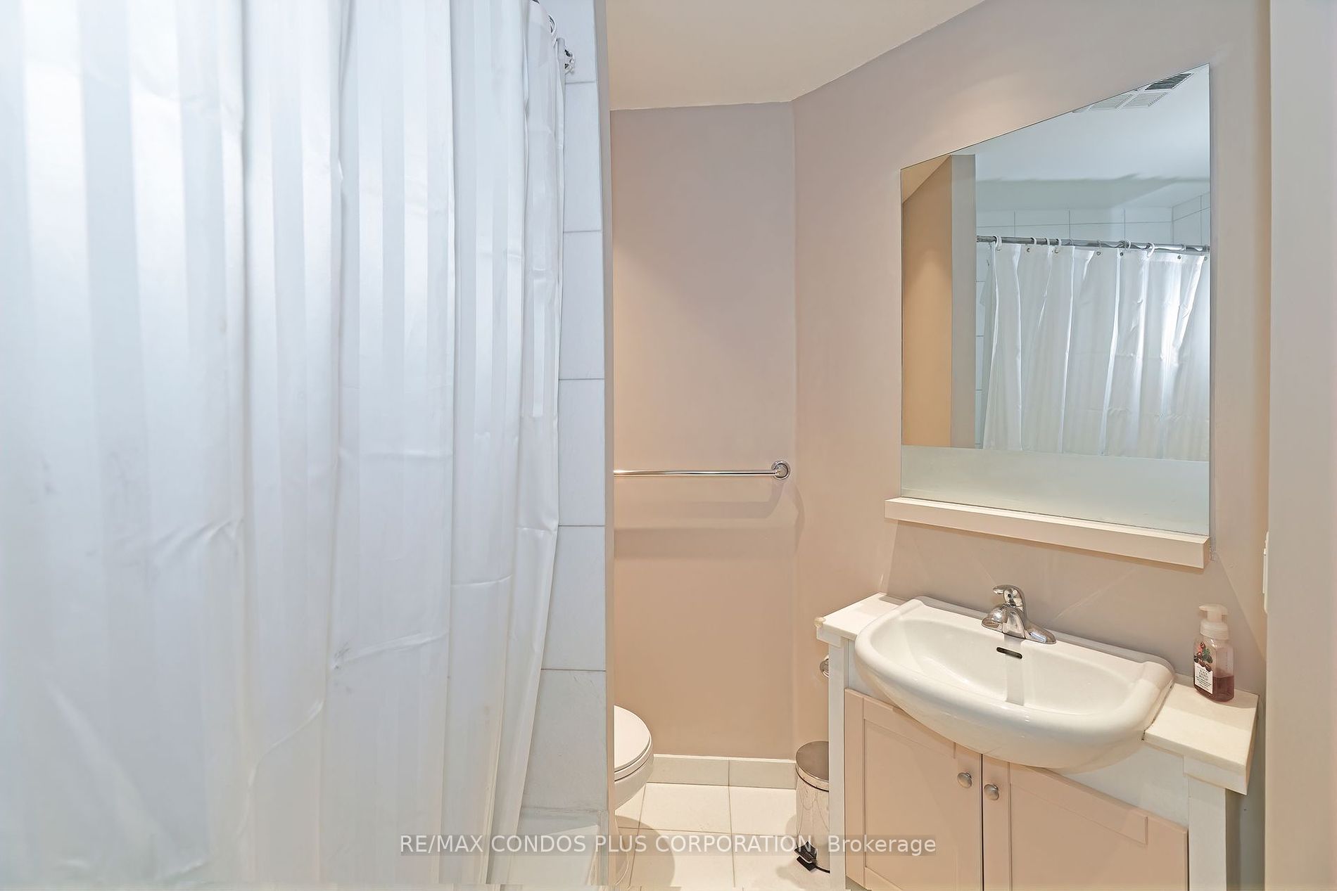 208 Queens Quay W 08 Property Photo 12