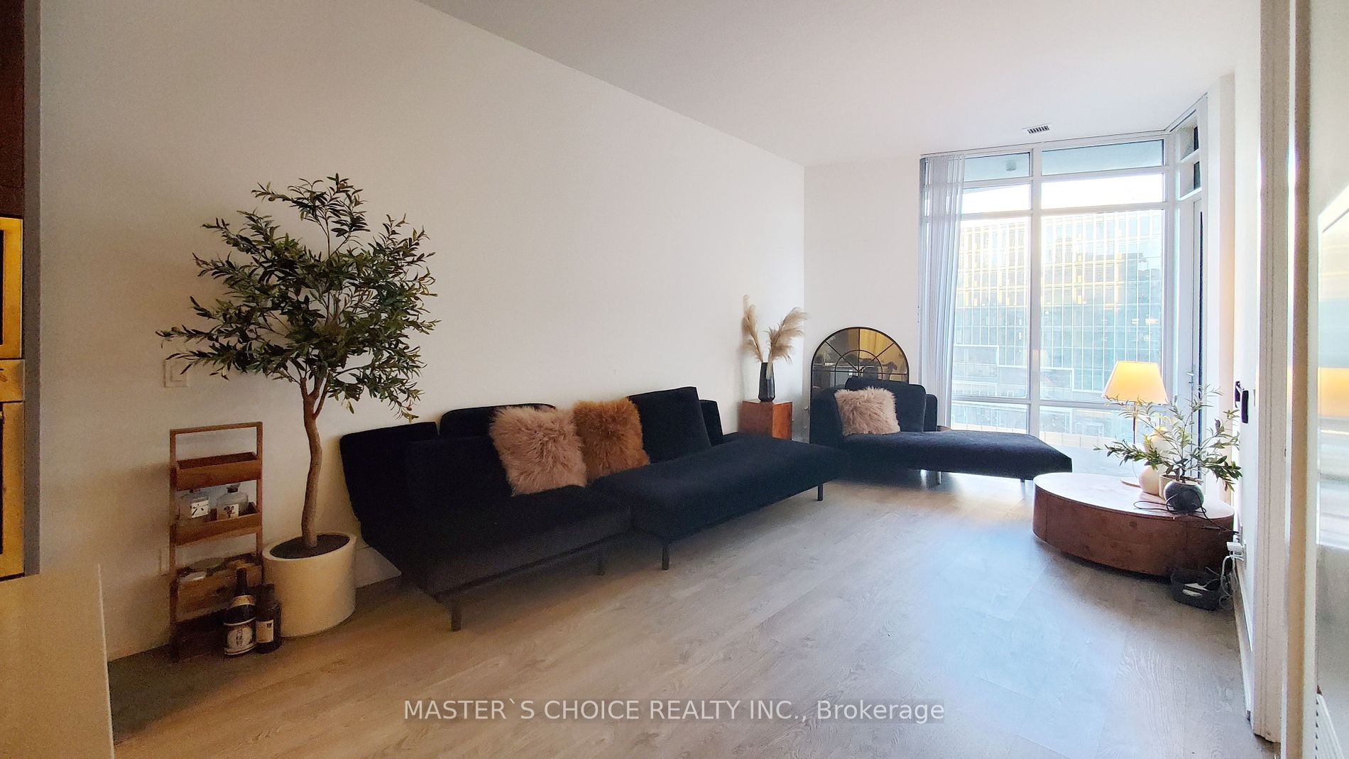 15 Merchants' Wharf 606 Property Photo 5