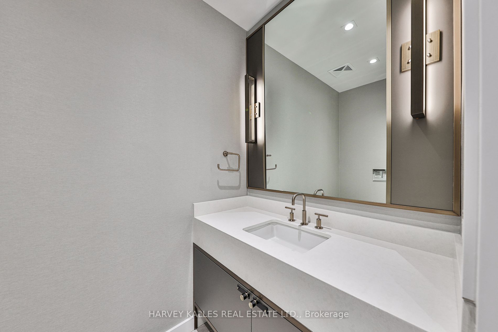 215 Lonsdale Rd 07 Property Photo 27