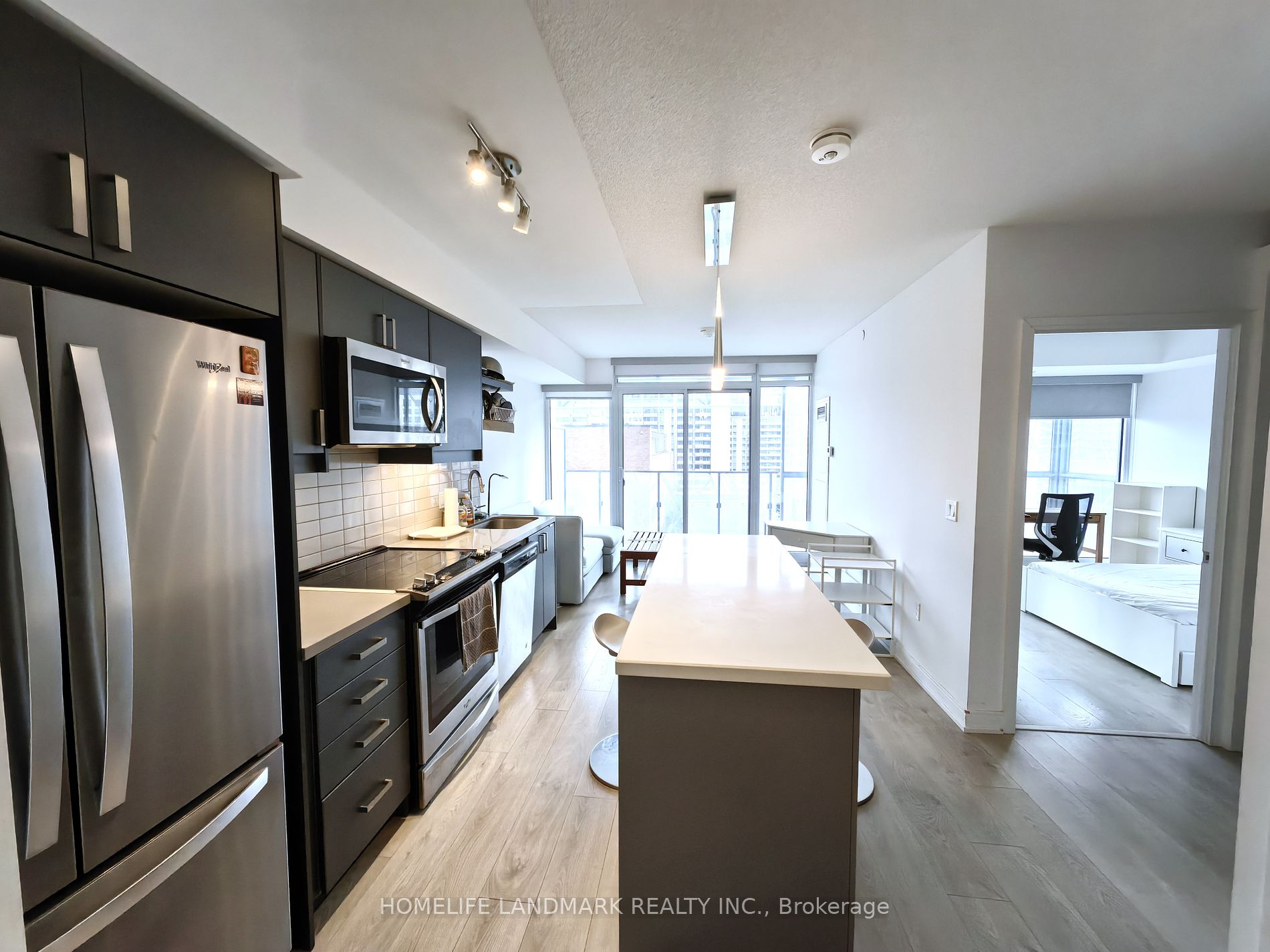 50 Wellesley St E 09 Property Photo 2