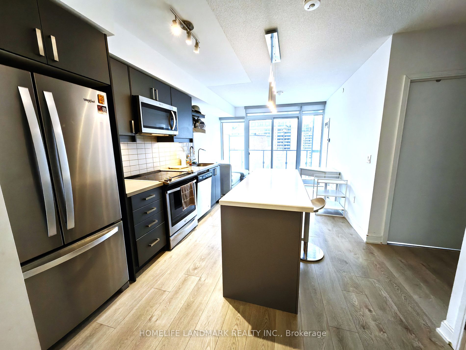 50 Wellesley St E 09 Property Photo 3
