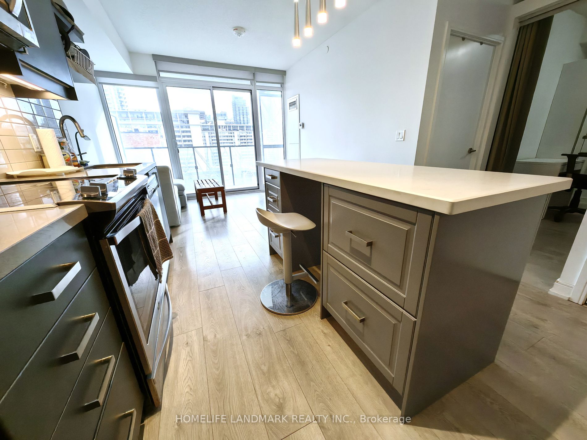 50 Wellesley St E 09 Property Photo 8