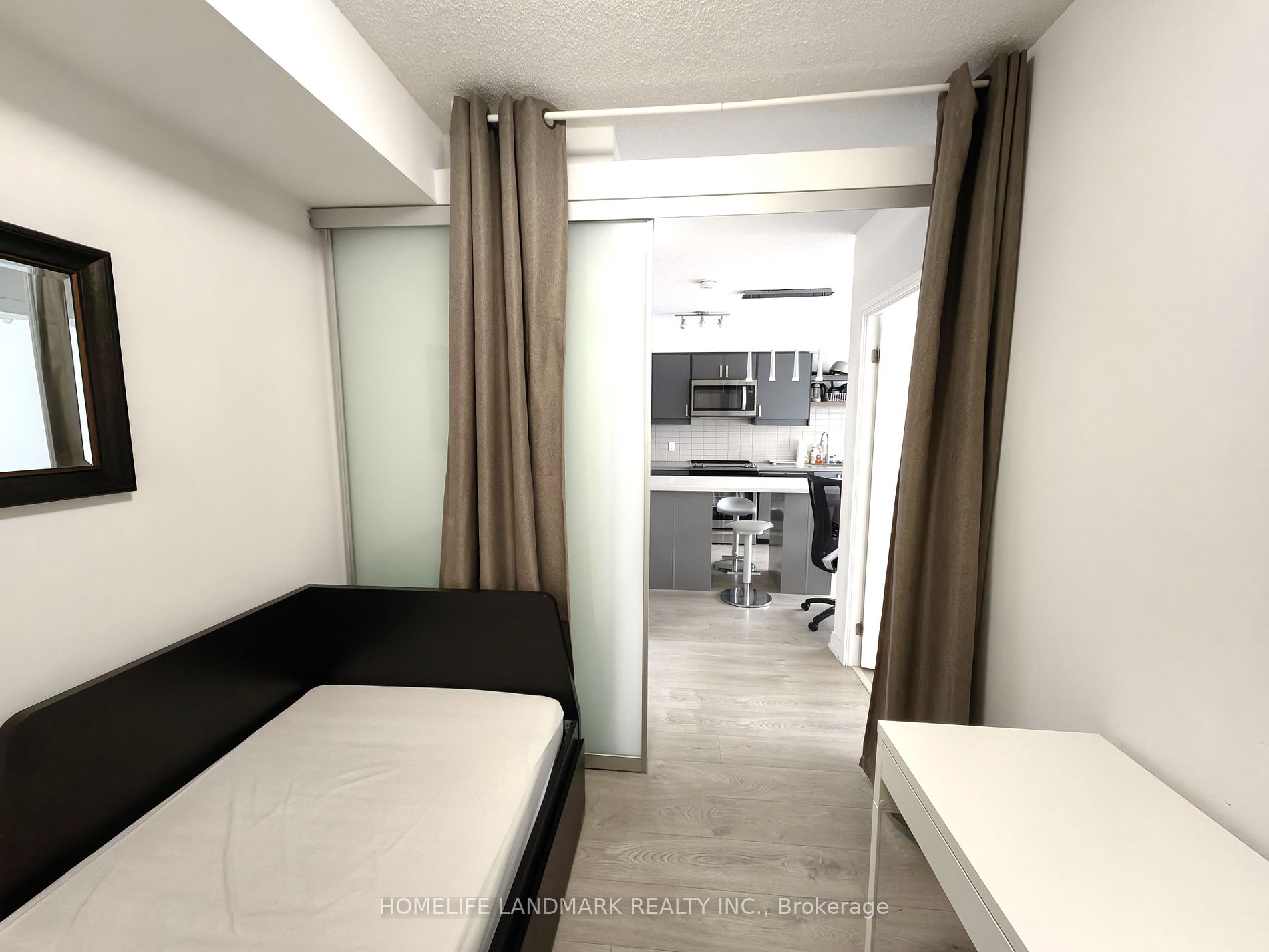50 Wellesley St E 09 Property Photo 17