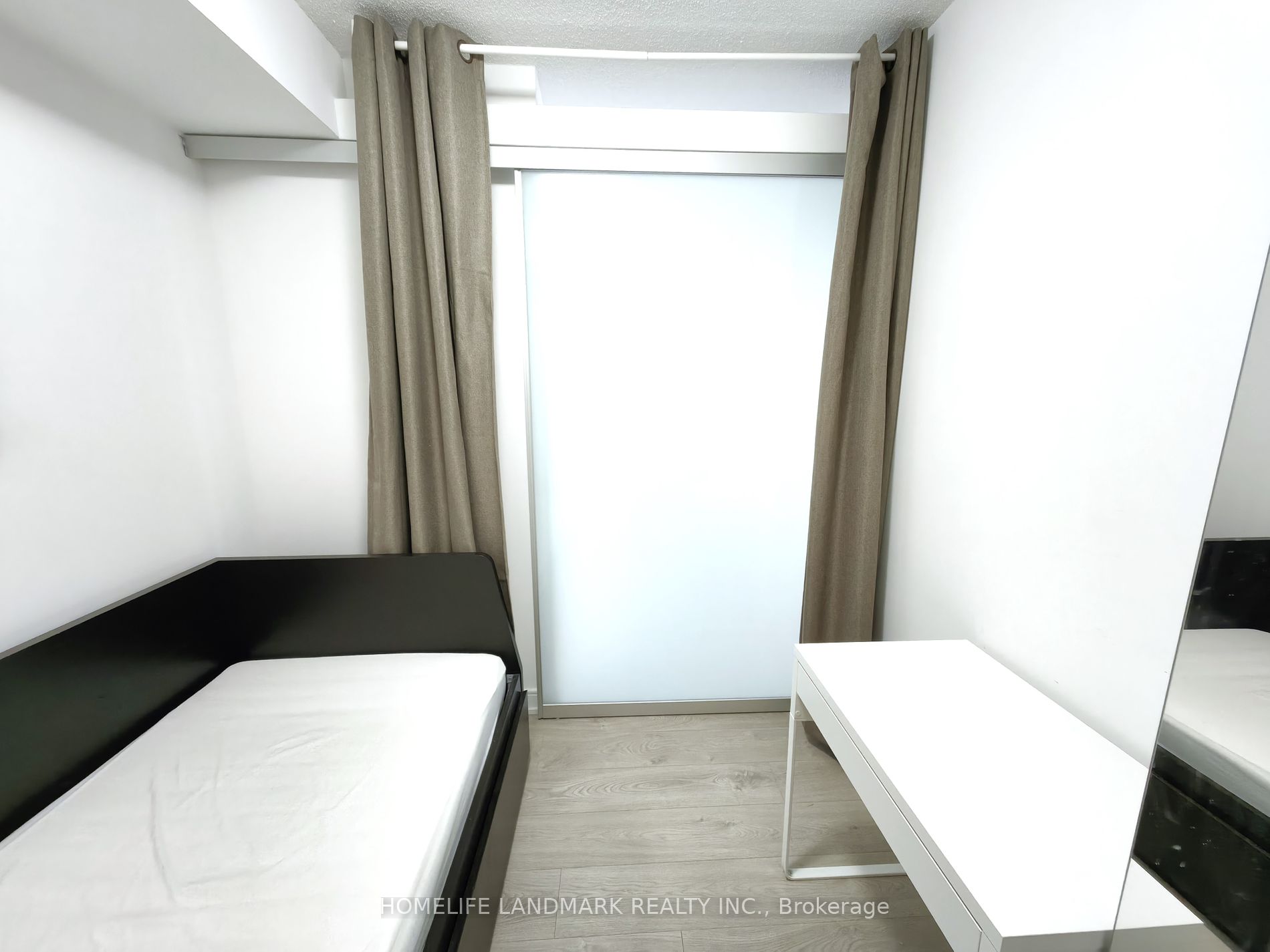 50 Wellesley St E 09 Property Photo 18