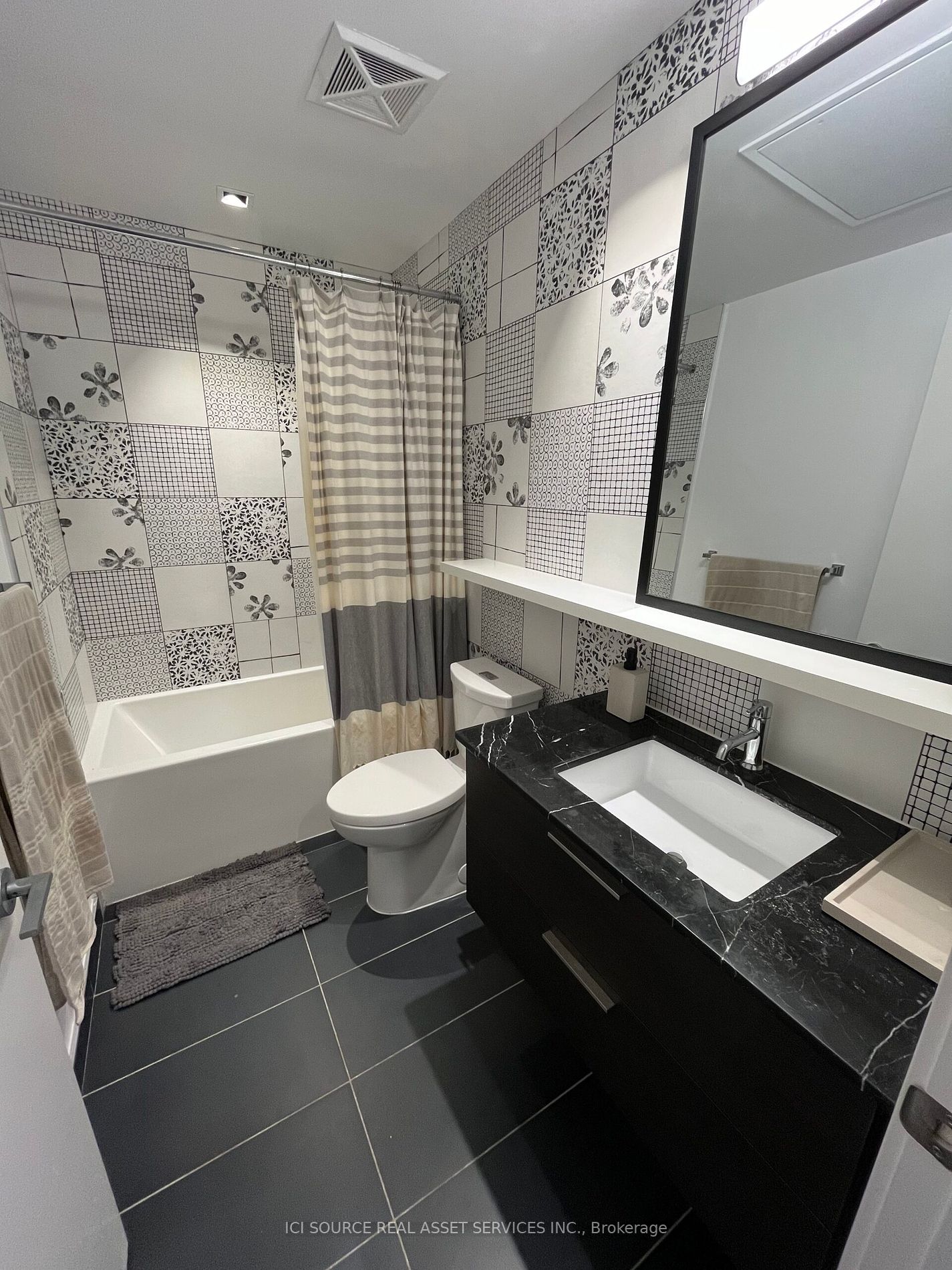 501 Adelaide St W 5 Property Photo 10