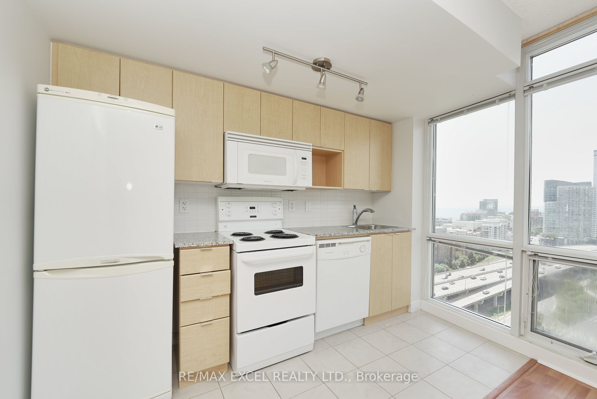 11 Brunel Crt 13 Property Photo 2