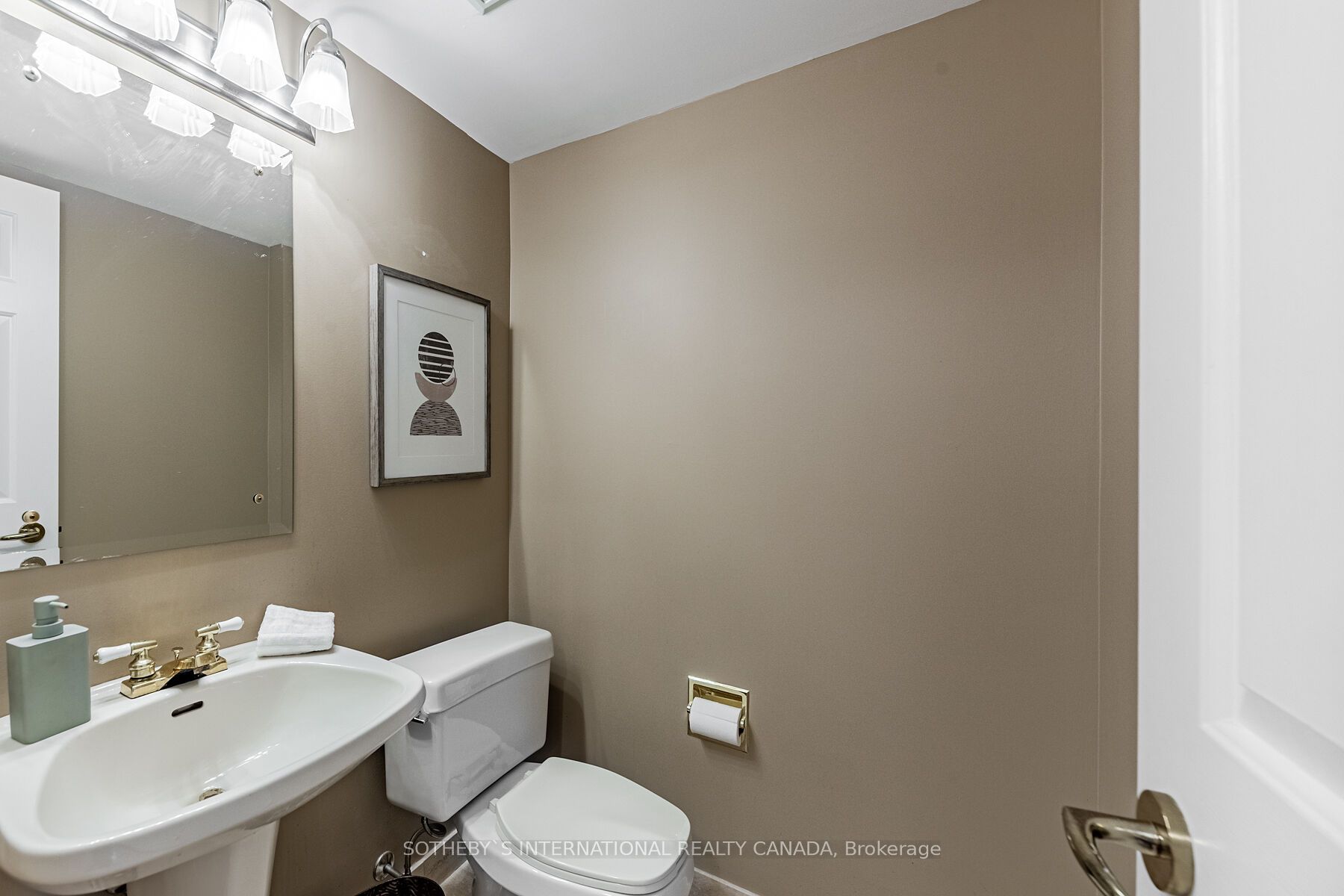 1818 Bayview Ave 08 Property Photo 23