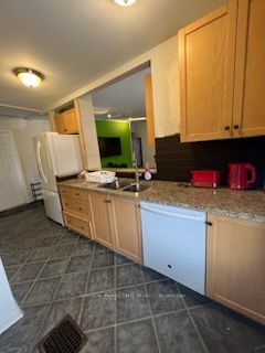 383 Eglinton Ave E Property Photo 6