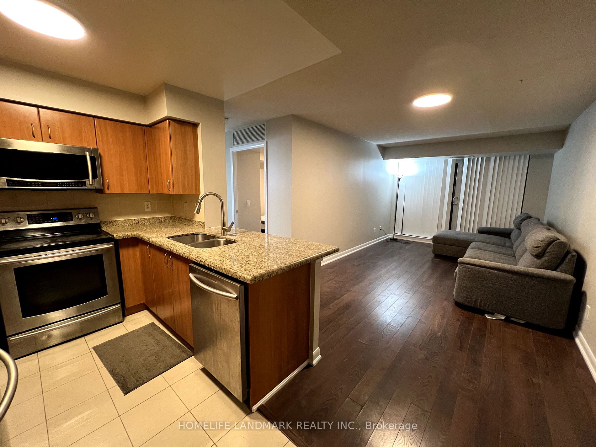 4978 Yonge St 05 Property Photo 3