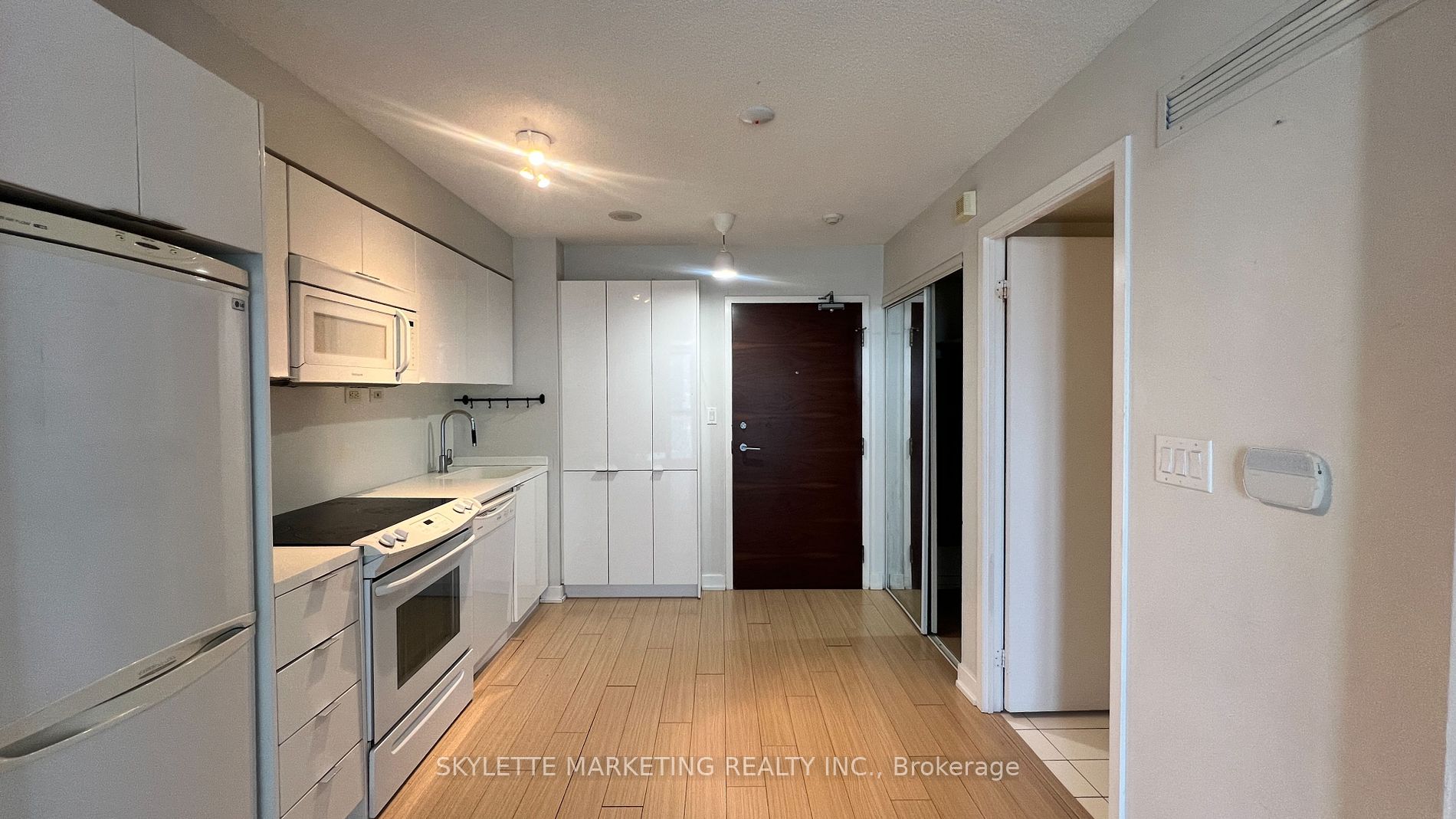 15 Iceboat Terr 11 Property Photo 8