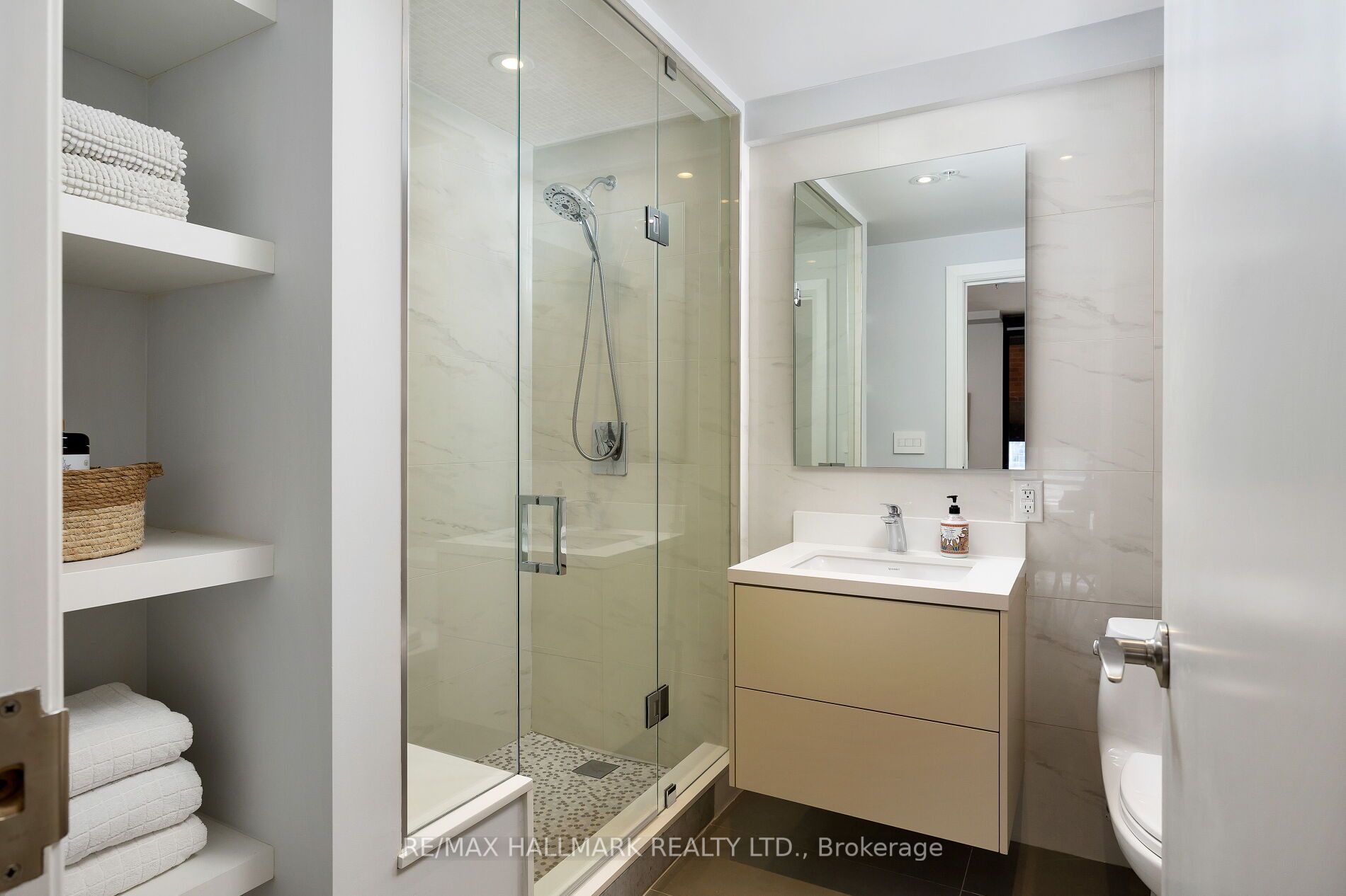 43 Hanna Ave 23 Property Photo 35