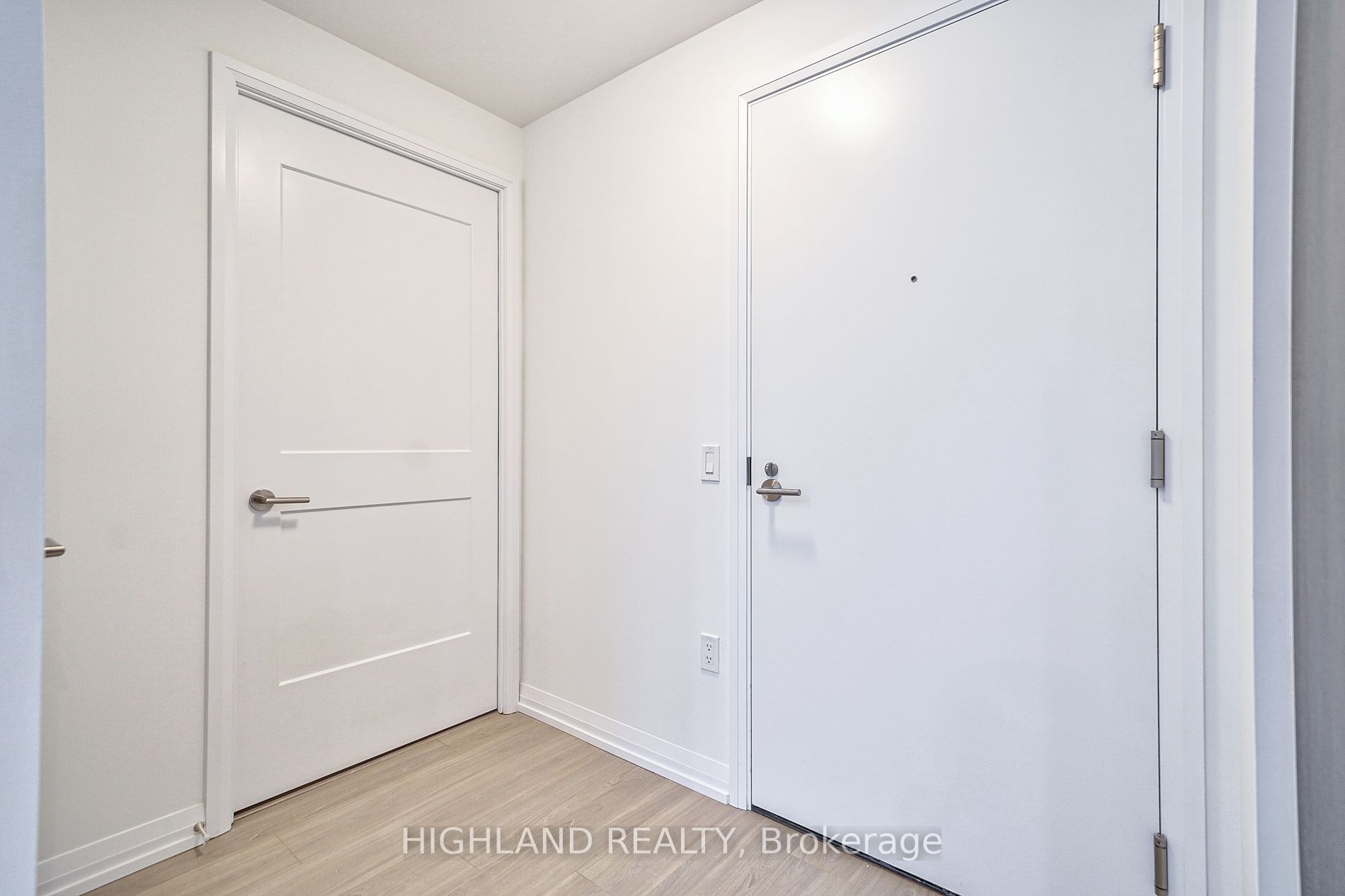 25 Holly St 01 Property Photo 3