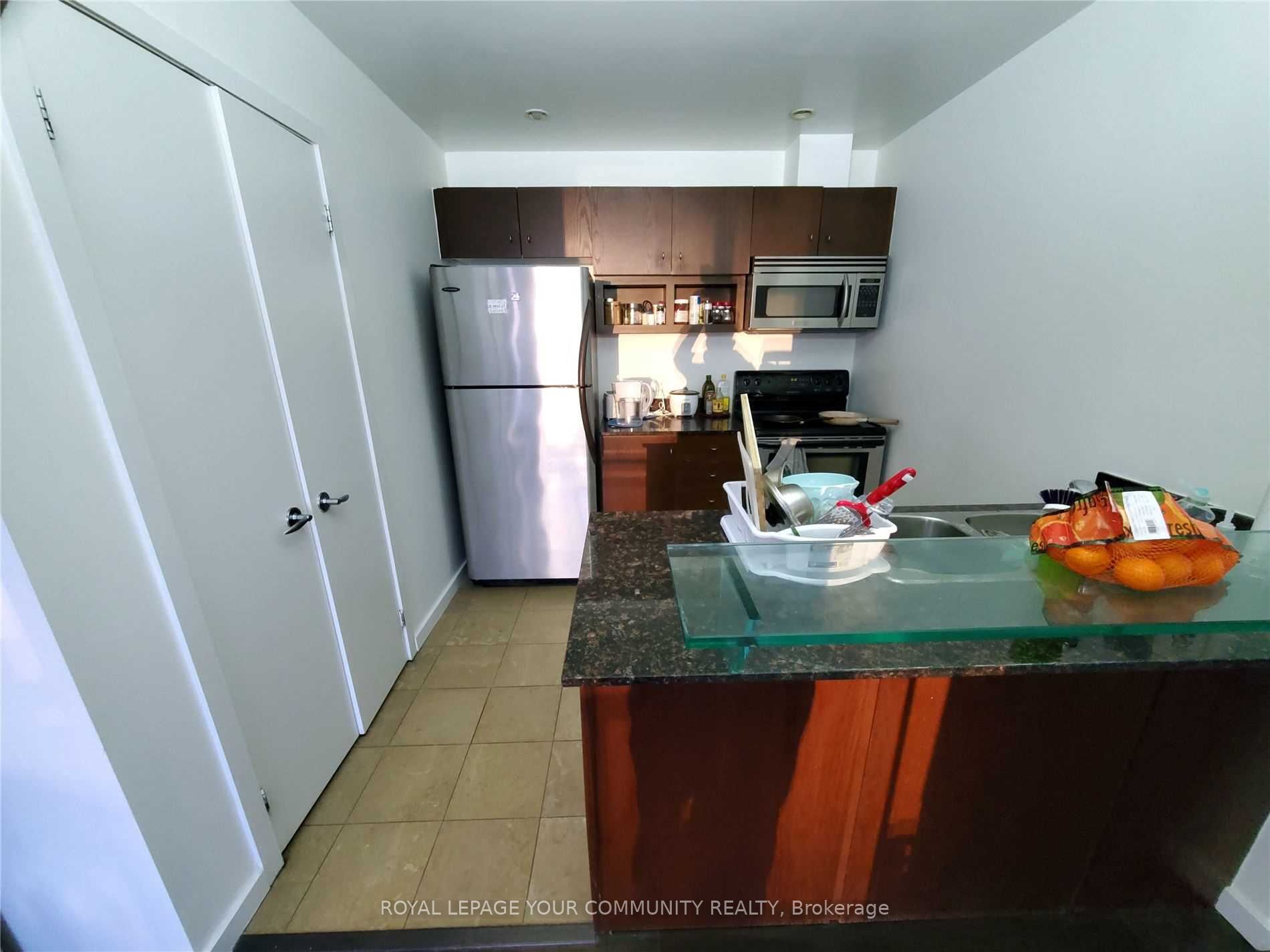 218 Queens Quay W 1701 Property Photo 3