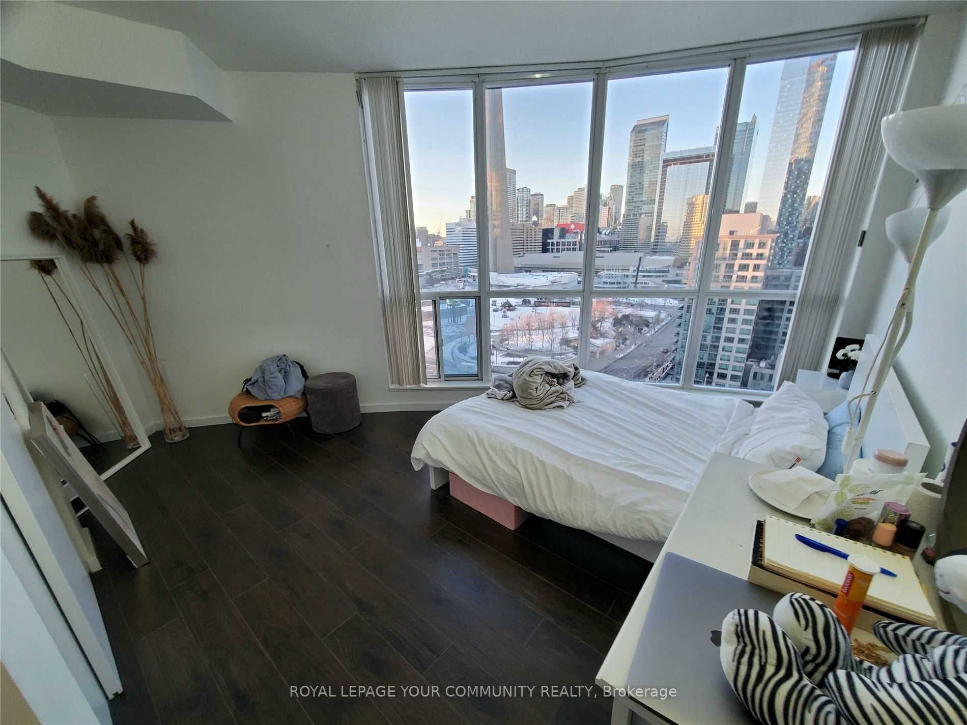 218 Queens Quay W 1701 Property Photo 7