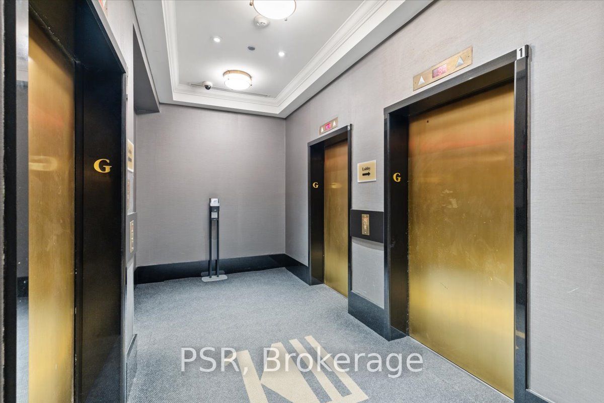 1 King St W 02 Property Photo 4