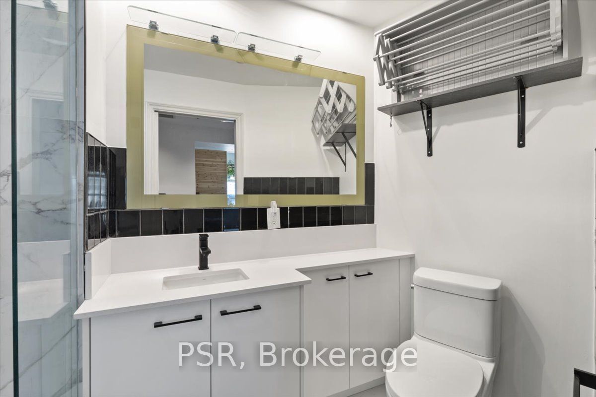1 King St W 02 Property Photo 23