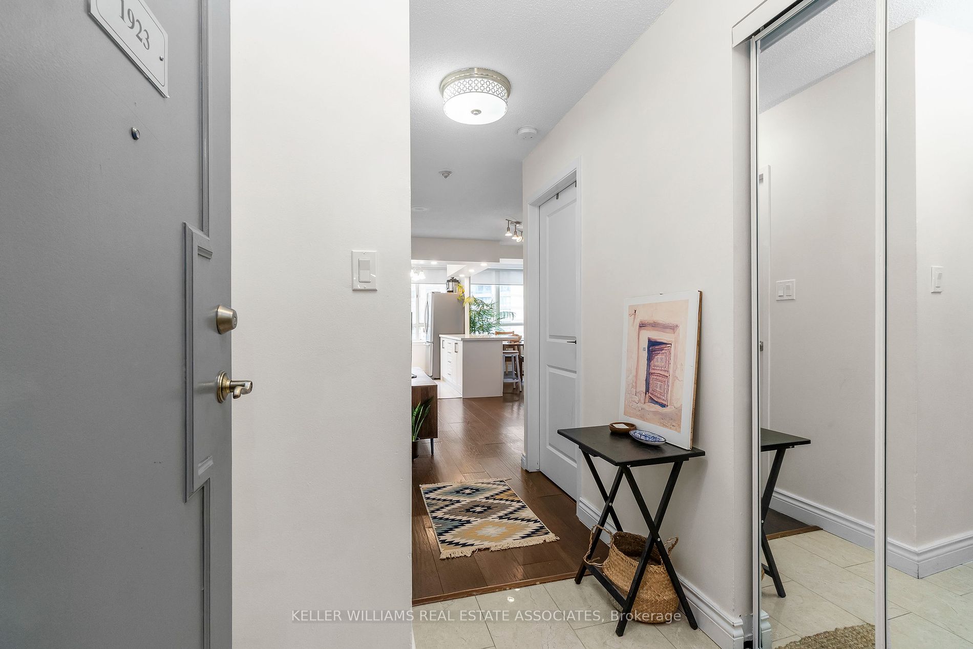 633 Bay St 18 Property Photo 3