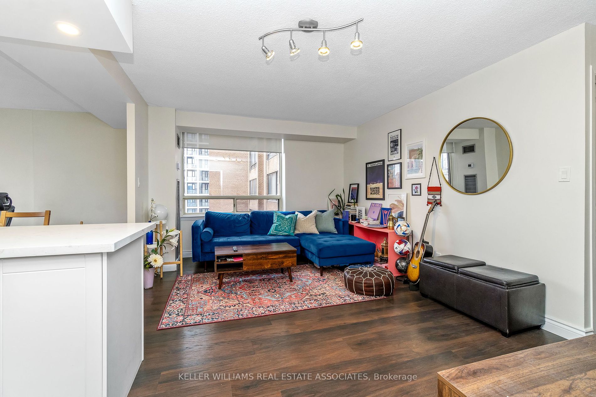 633 Bay St 18 Property Photo 5
