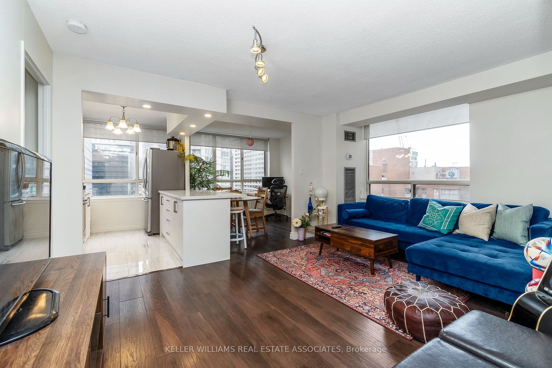 633 Bay St 18 Property Photo 6