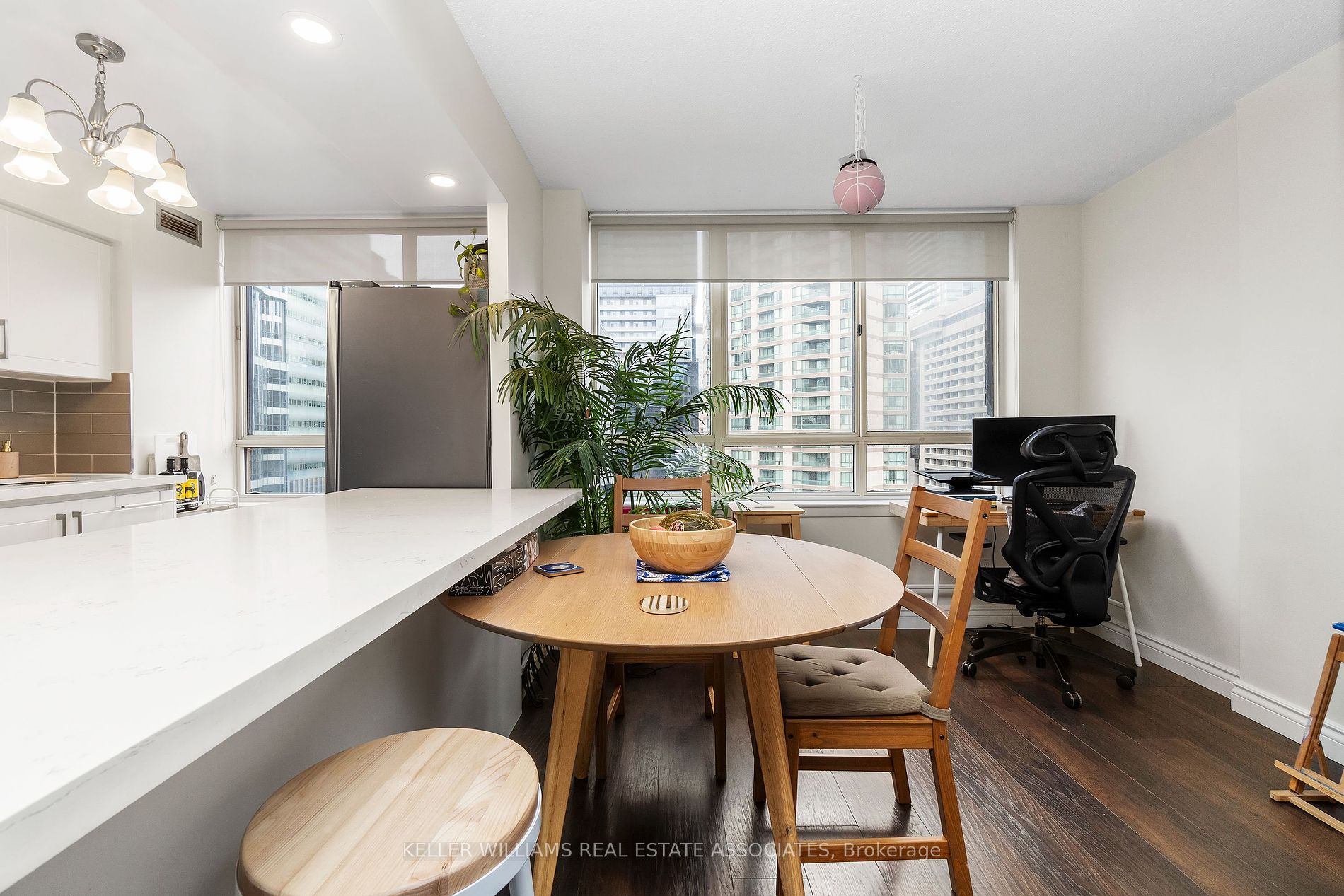 633 Bay St 18 Property Photo 14