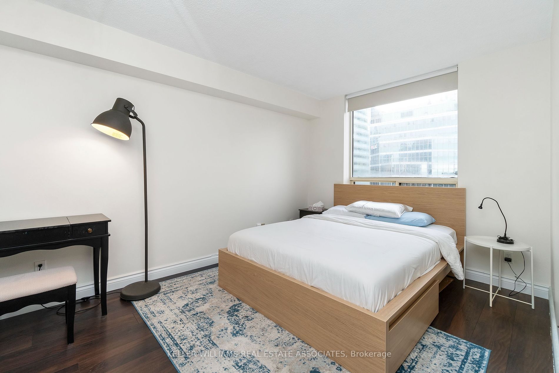 633 Bay St 18 Property Photo 17