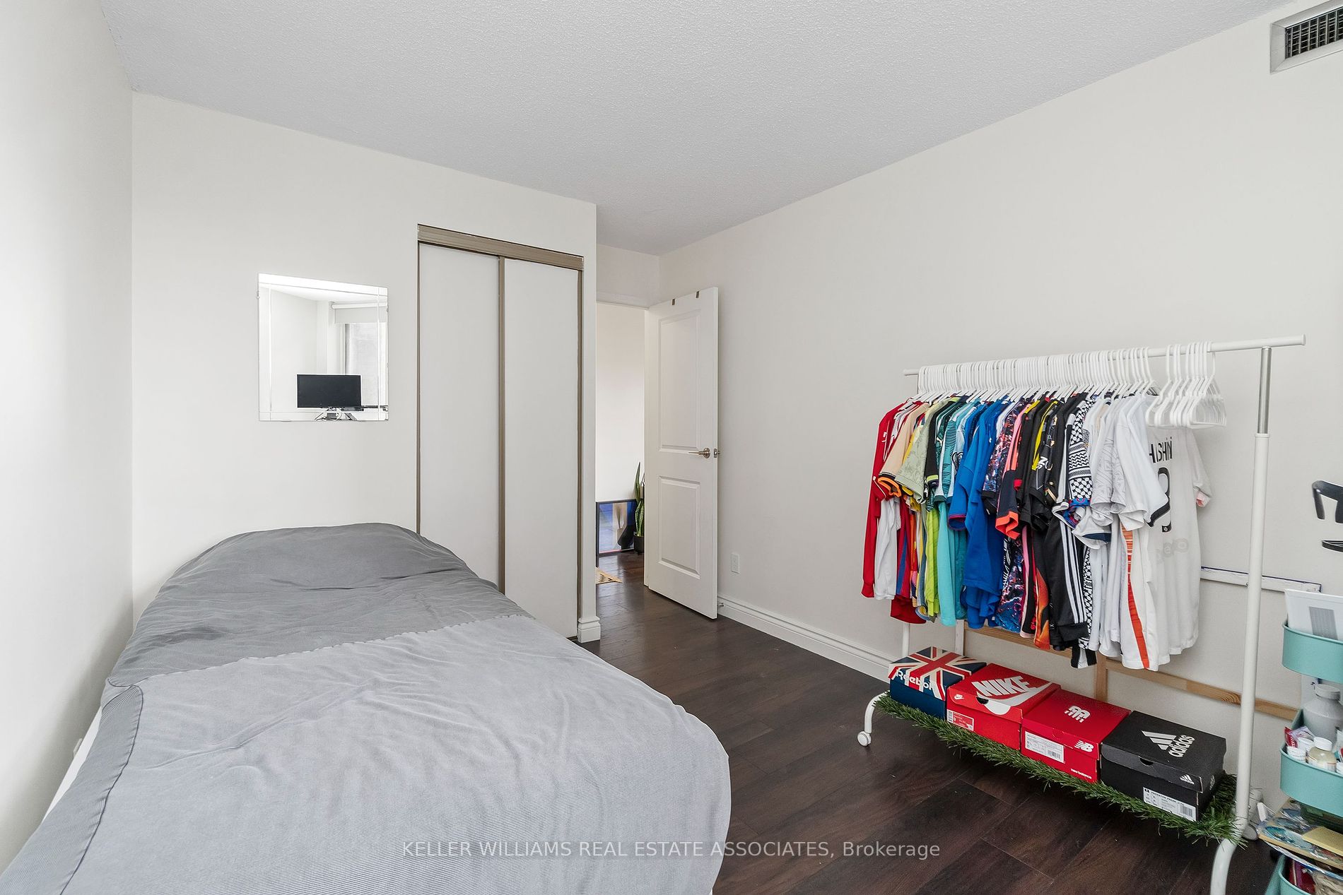 633 Bay St 18 Property Photo 25