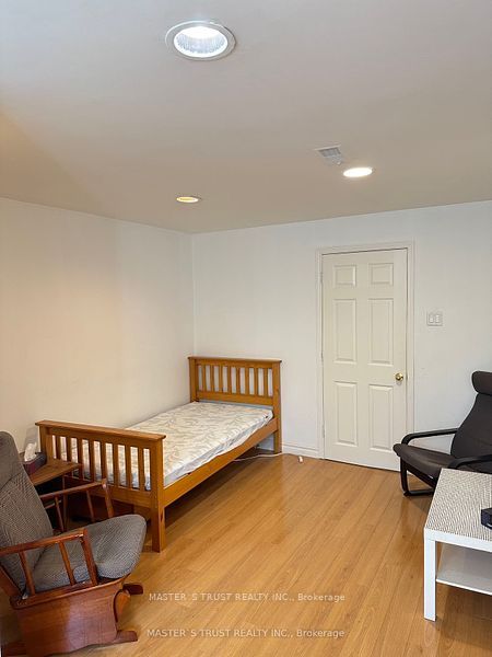 20 Maureen Dr Property Photo 3