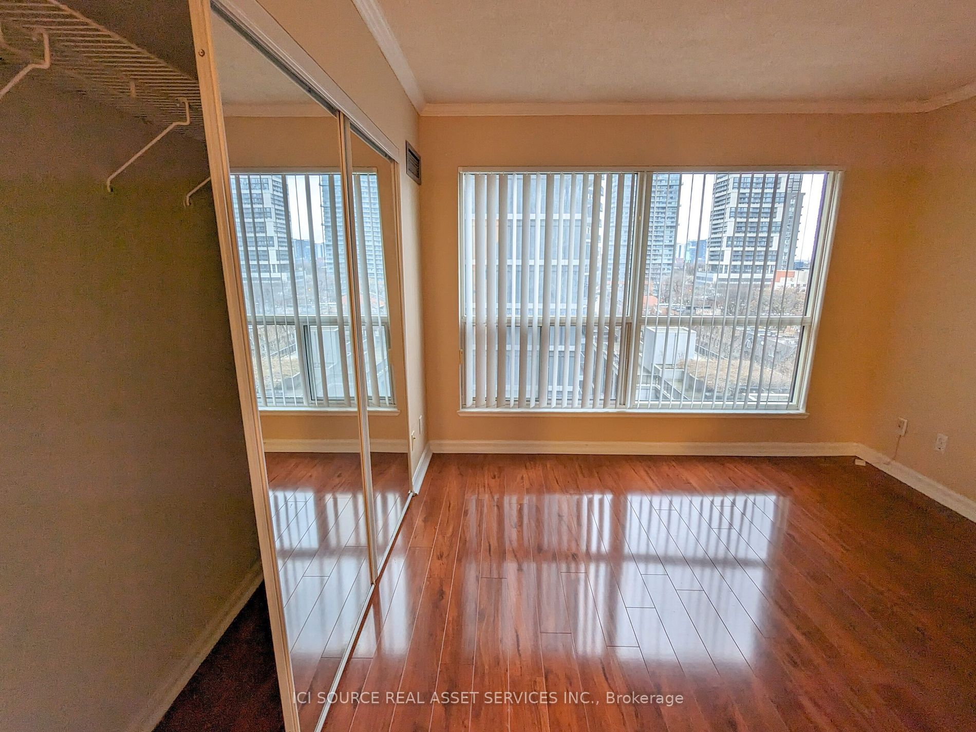 7 Carlton St 4 Property Photo 2