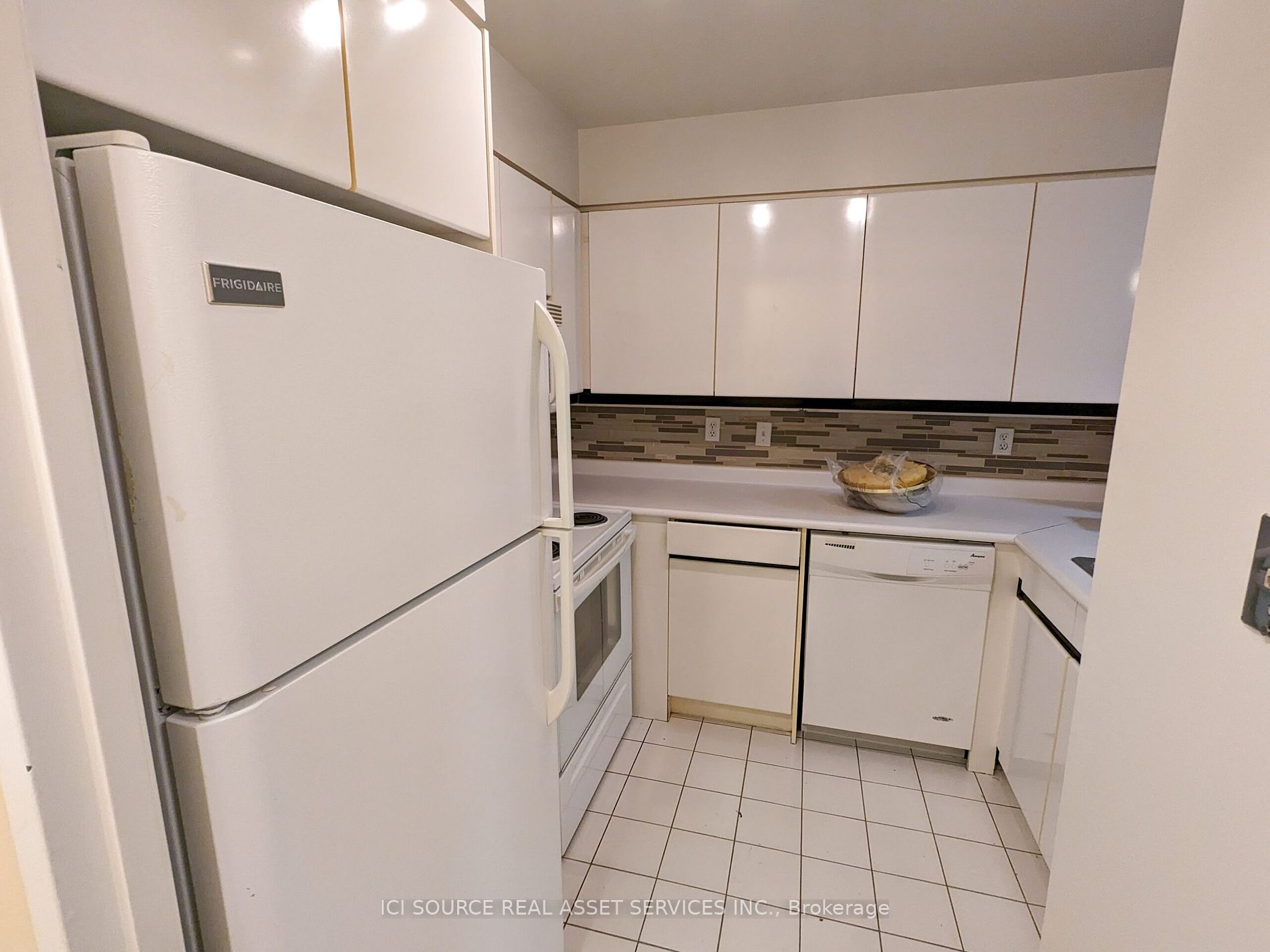 7 Carlton St 4 Property Photo 9