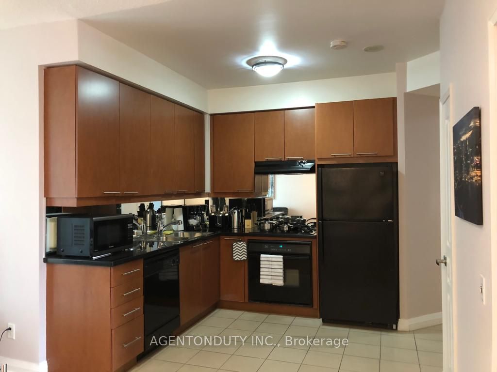 1121 Bay St 01 Property Photo 3