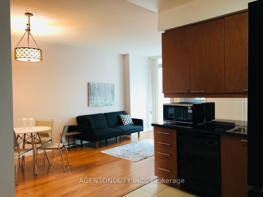 1121 Bay St 01 Property Photo 5